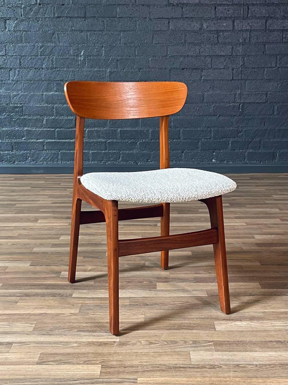 Ensemble de 6 chaises de salle à manger en teck moderne danois du milieu du siècle dernier en vente 1