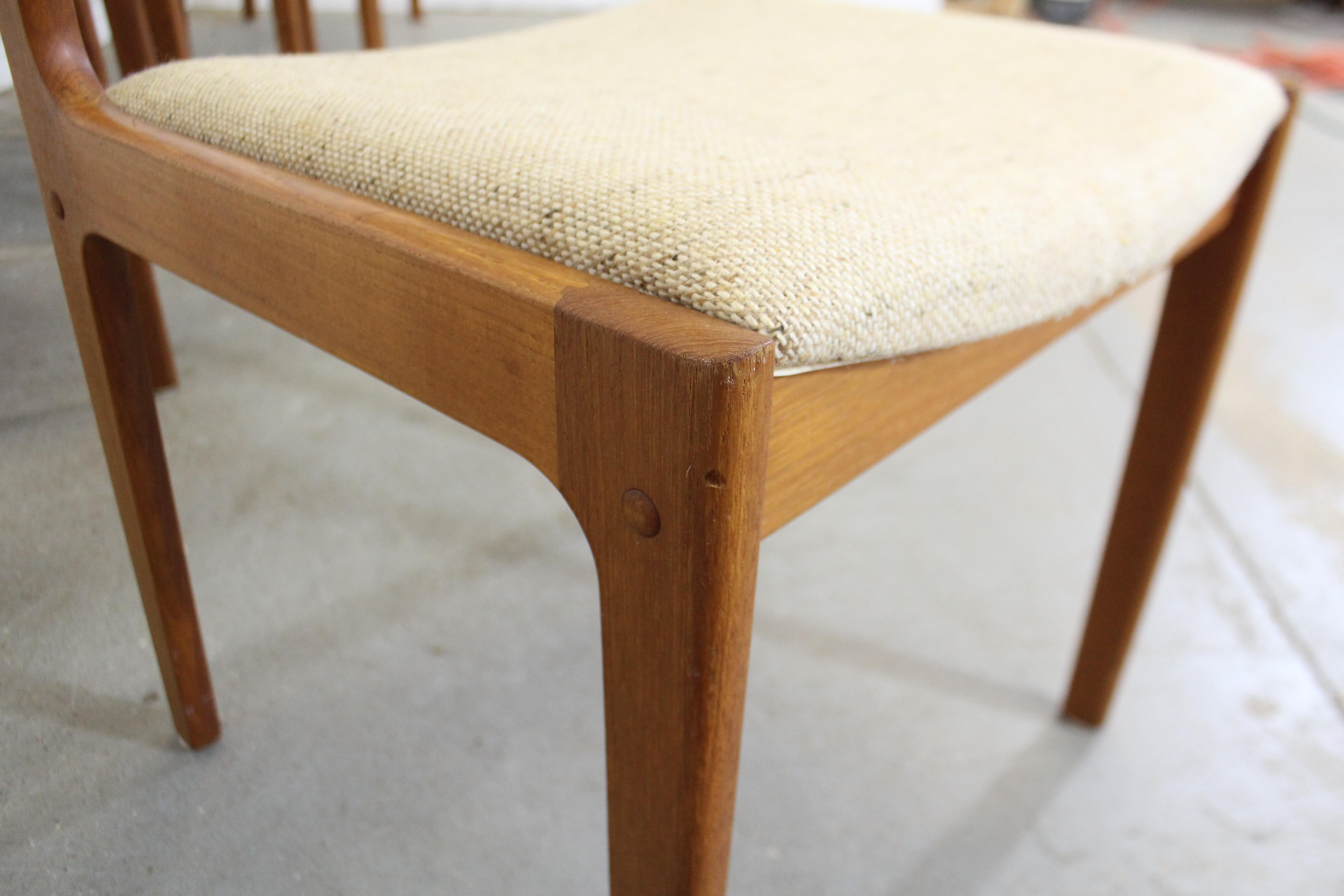 Set of 6 Midcentury Danish Modern Teak Dining Chairs In Distressed Condition In Wilmington, DE