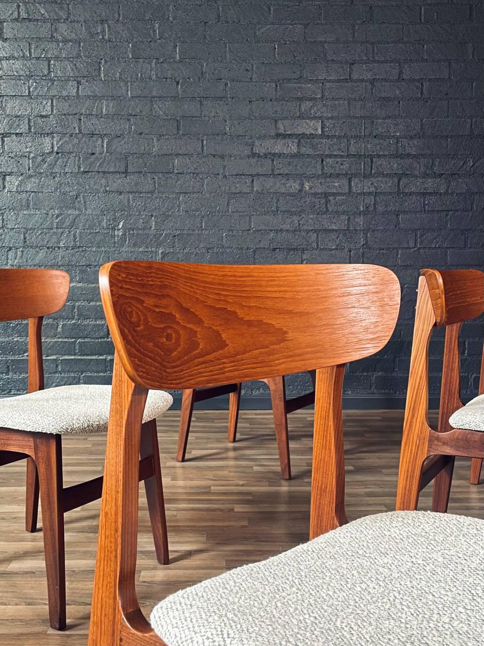 Ensemble de 6 chaises de salle à manger en teck moderne danois du milieu du siècle dernier en vente 2