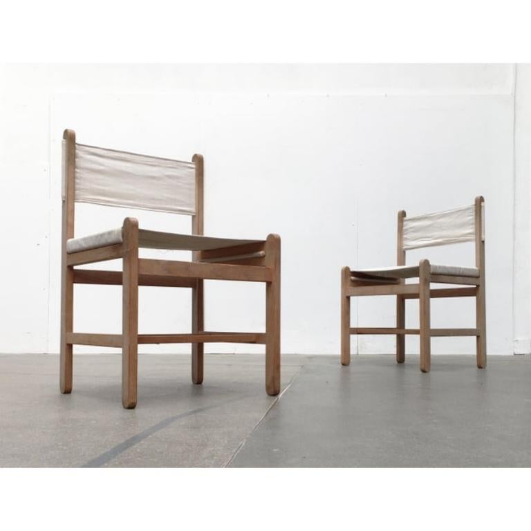 6 chaises d'appoint par Eilersen d'après un design de Peter Ole Schiønning des années 60.

Un design fonctionnel avec une construction clairement lisible. Les chaises sont composées d'éléments en bois massif. Les extrémités du bois sont arrondies