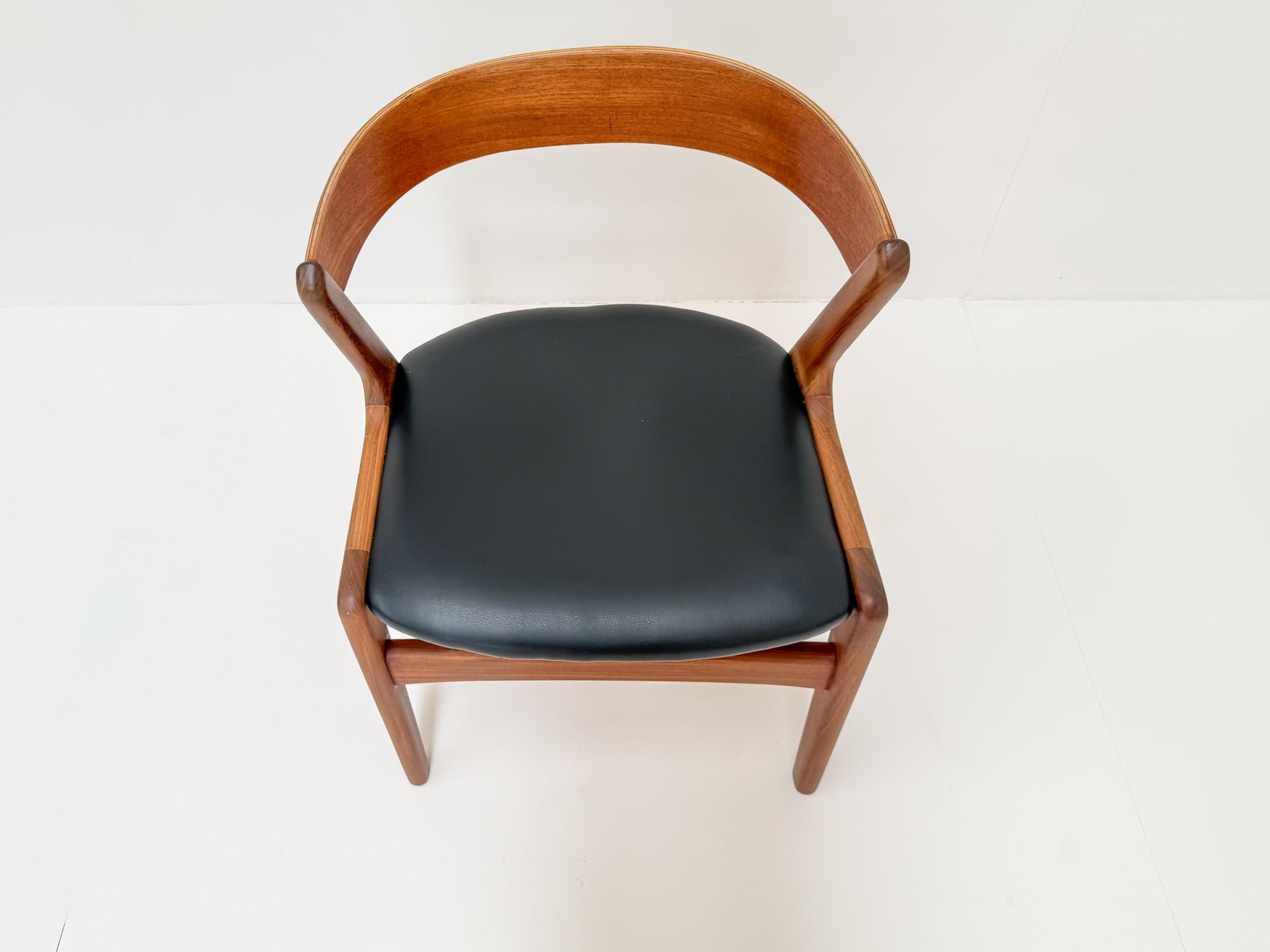 Imitation cuir Set of 6 Mid-century Danish Teak Dining Chairs, Anderstrup Mobelfabrik Model 68 en vente
