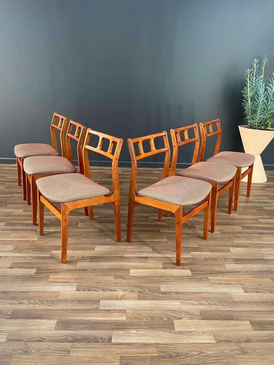 Mid-Century Modern Set of 6 Mid-Century Danish Teak Dining Chairs by D-Scan