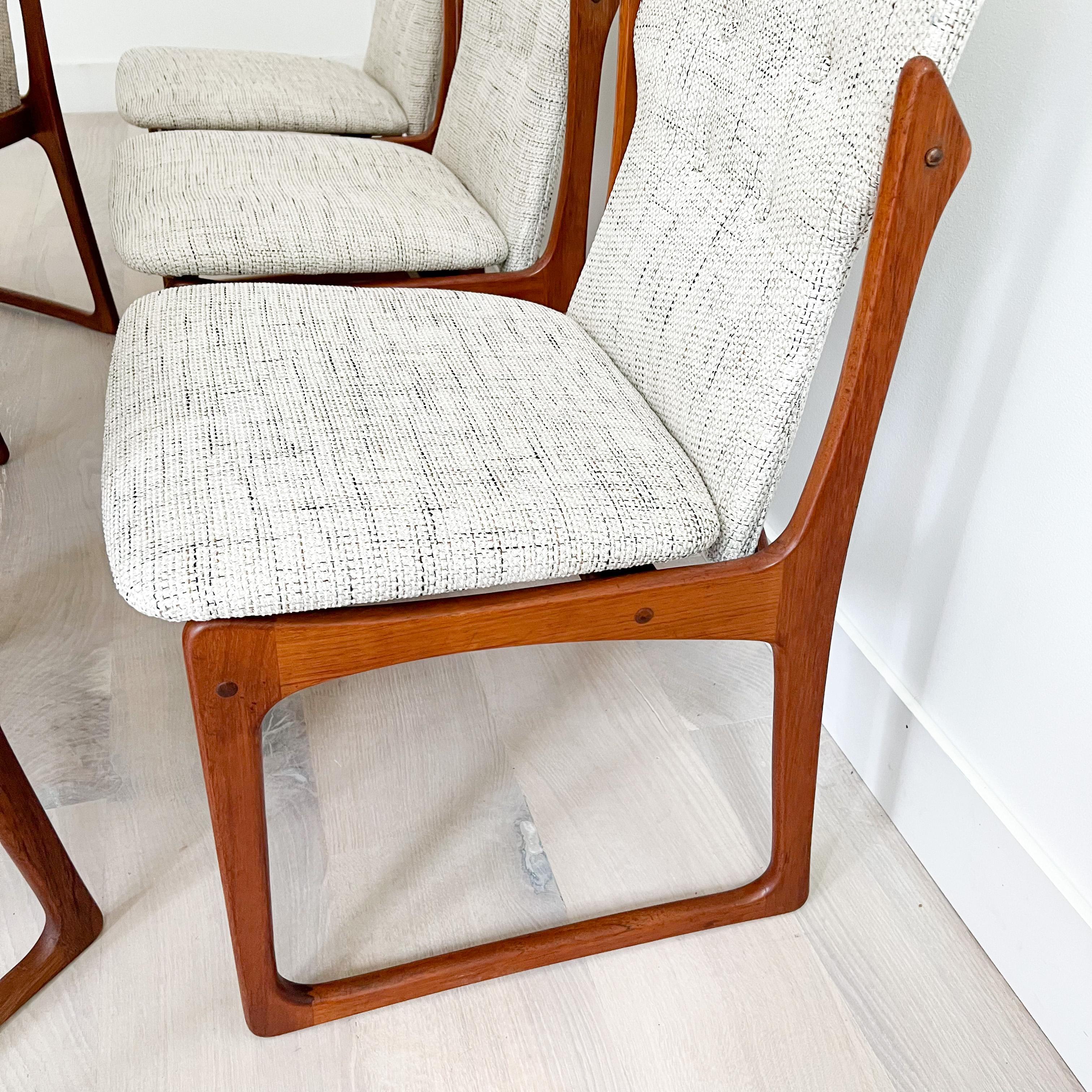 Set of 6 Mid Century Danish Teak Dining Chairs with New Upholstery by Art Furn 3