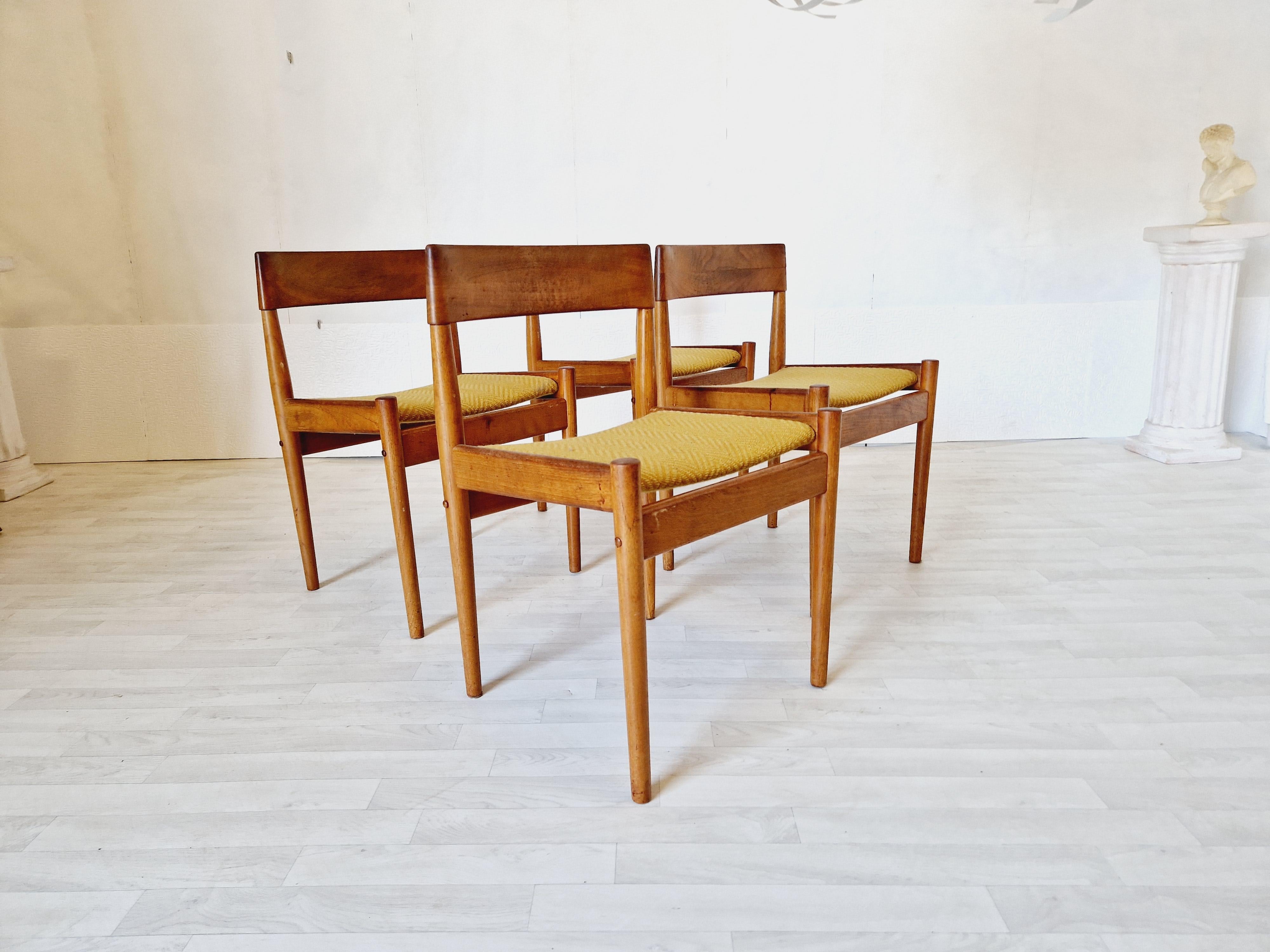 Tissu d'ameublement Ensemble de 6 chaises de salle à manger du milieu du siècle Grete Jalk pour Poul Jeppesen  en vente