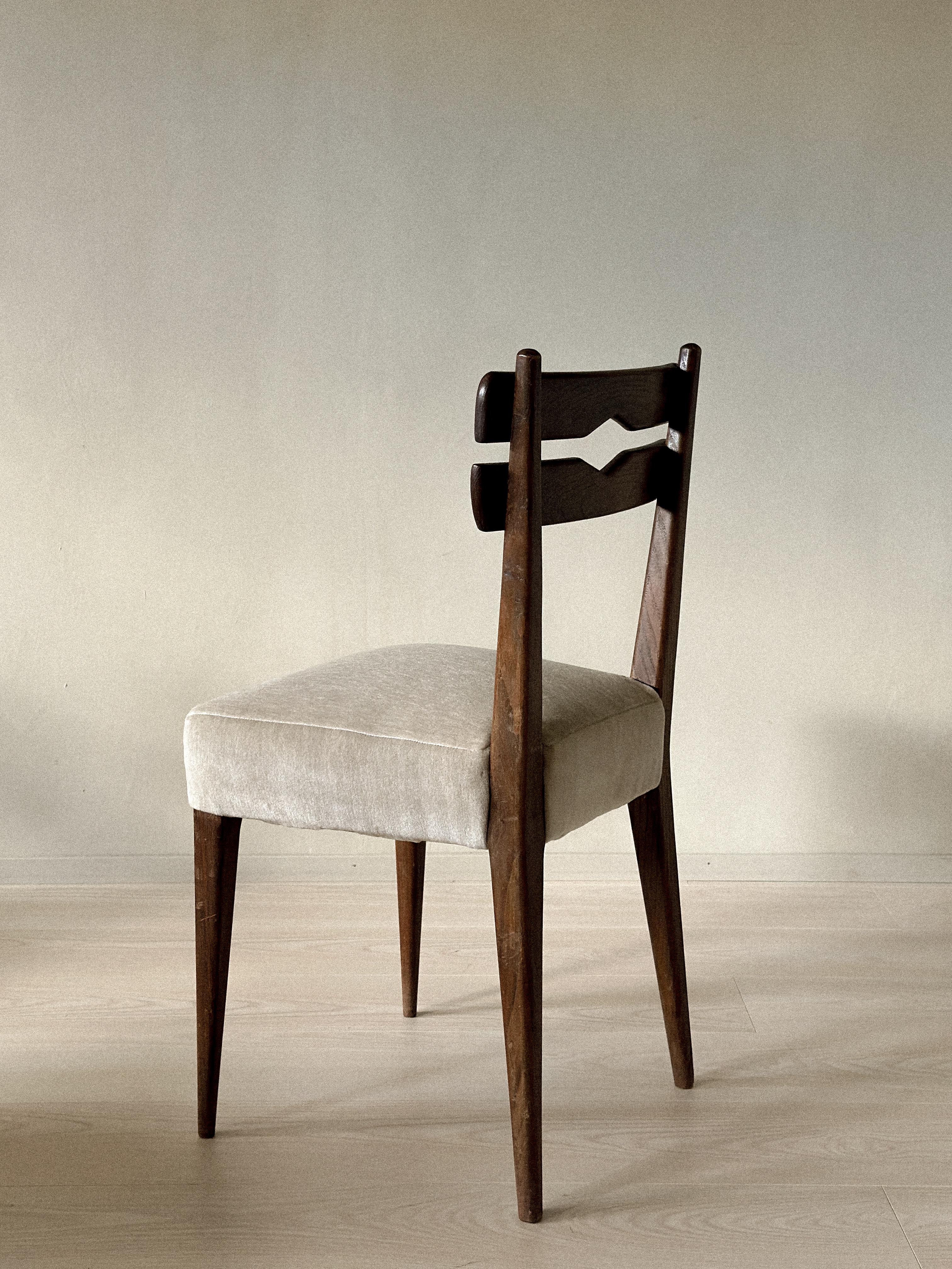 Juego de 6 sillas de comedor de mediados de siglo en madera oscura y tapicería neutra, c. 1950 en Bueno estado para la venta en Hønefoss, 30