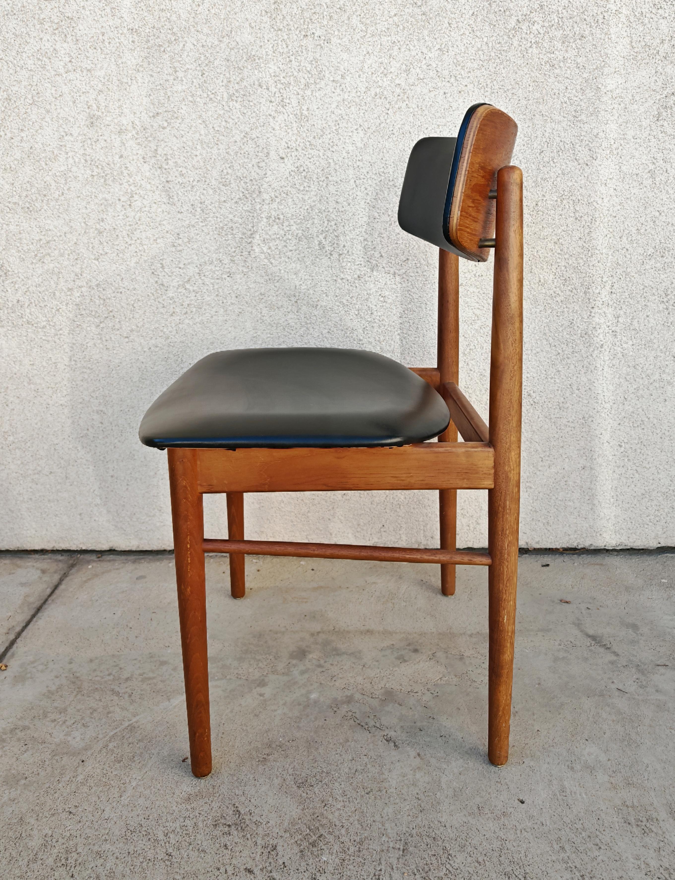 Set di 6 sedie da pranzo del Mid Century  in teak e vinile, disegnata da Sven Chrobat in vendita 3