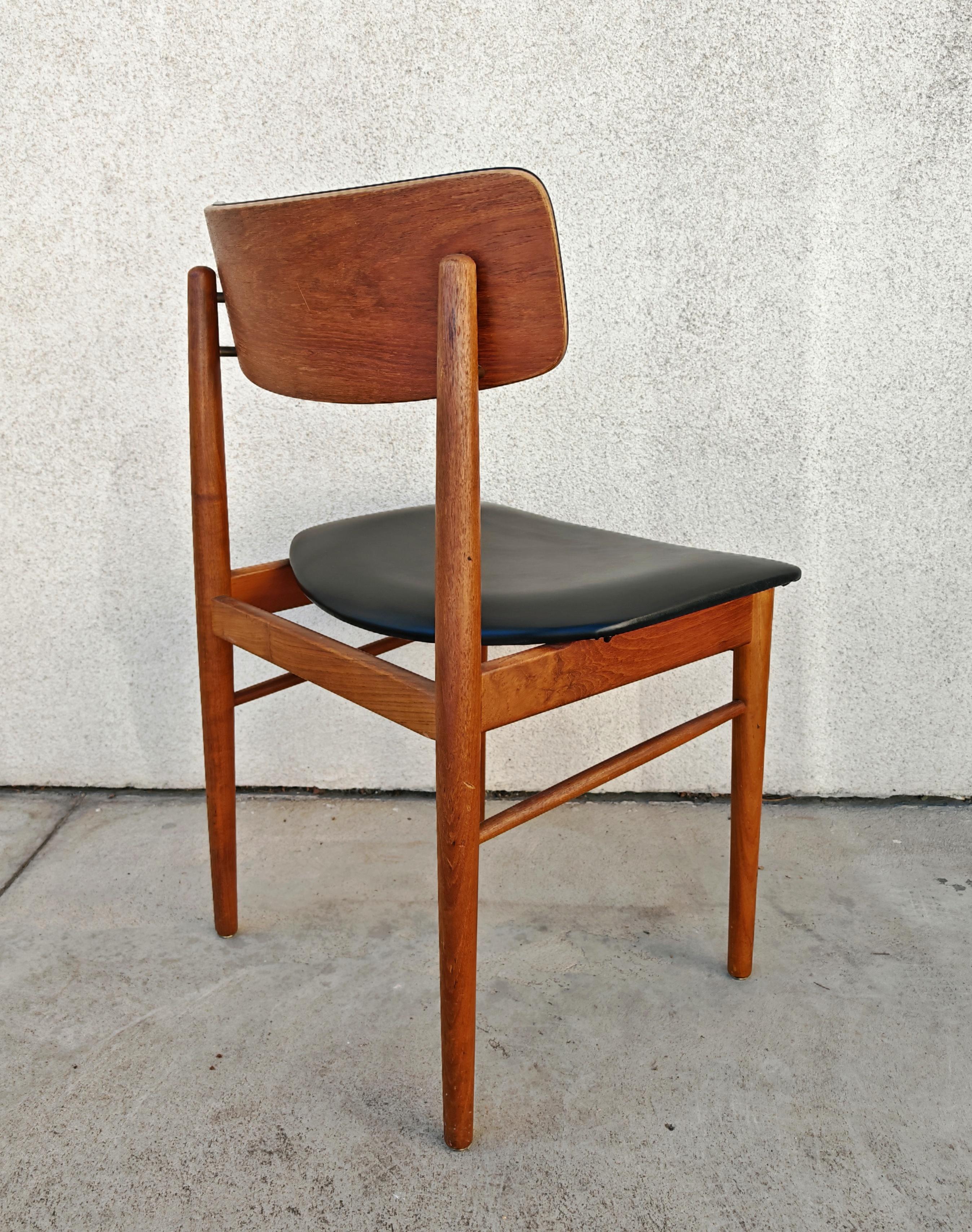 Set di 6 sedie da pranzo del Mid Century  in teak e vinile, disegnata da Sven Chrobat in vendita 6