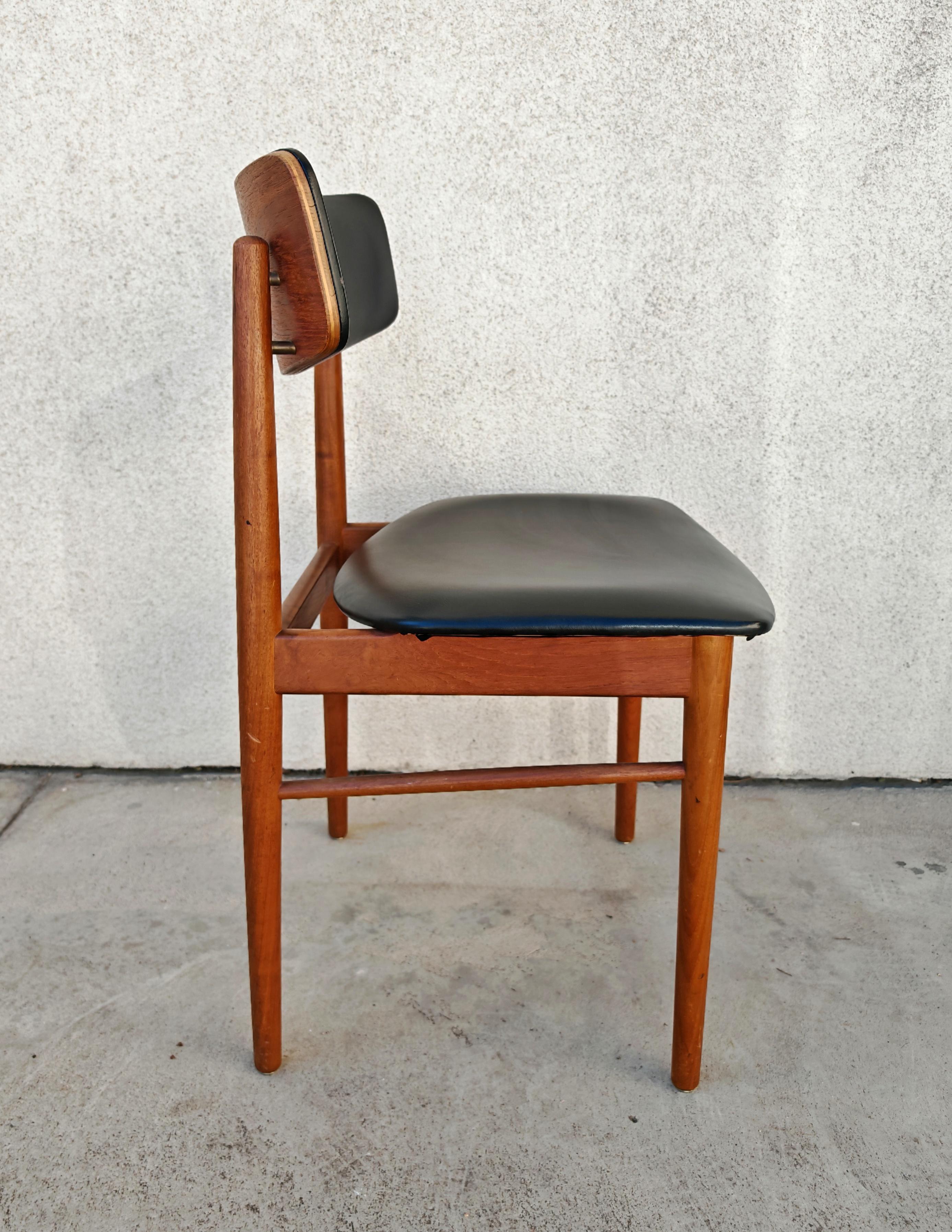 Set di 6 sedie da pranzo del Mid Century  in teak e vinile, disegnata da Sven Chrobat in vendita 7