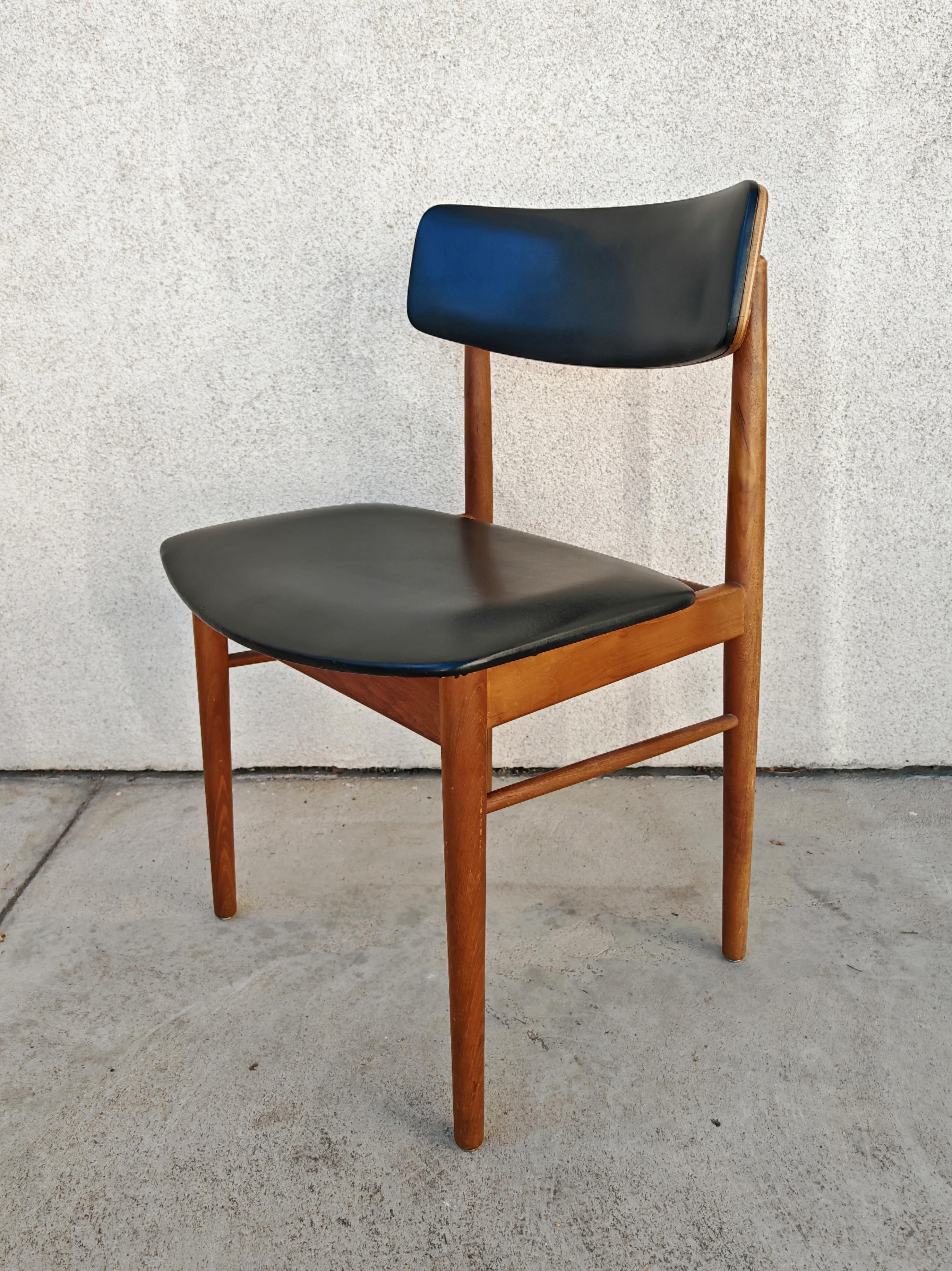 Set di 6 sedie da pranzo del Mid Century  in teak e vinile, disegnata da Sven Chrobat in vendita 2
