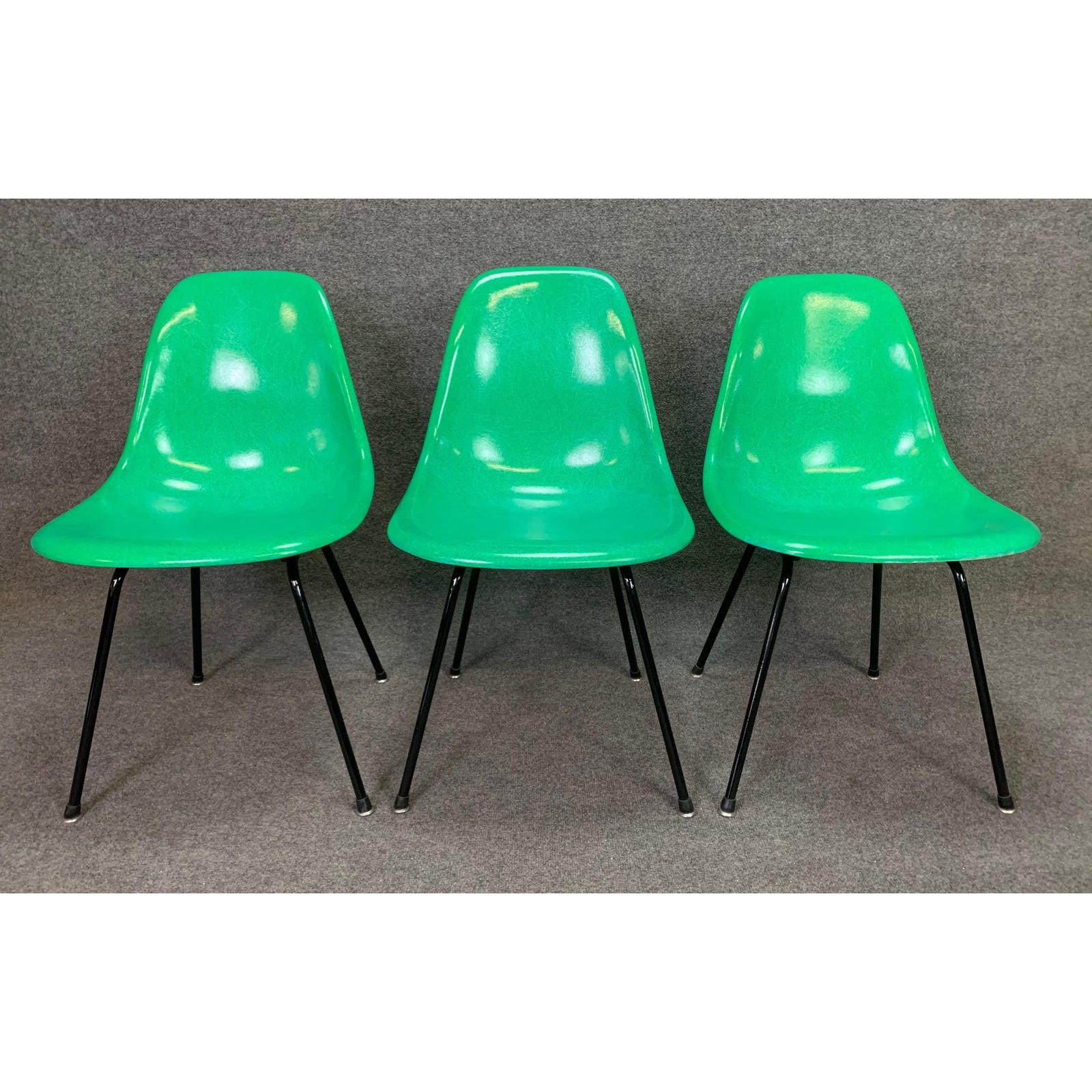 Here is a Classic set of six MCM fiberglass chairs in Kelly green model DSX designed by Charles Eames in 1948 and manufactured by Herman Miller in the 1960s in the USA.
Each shell has been striped of its worn finish, cleaned up and finished with