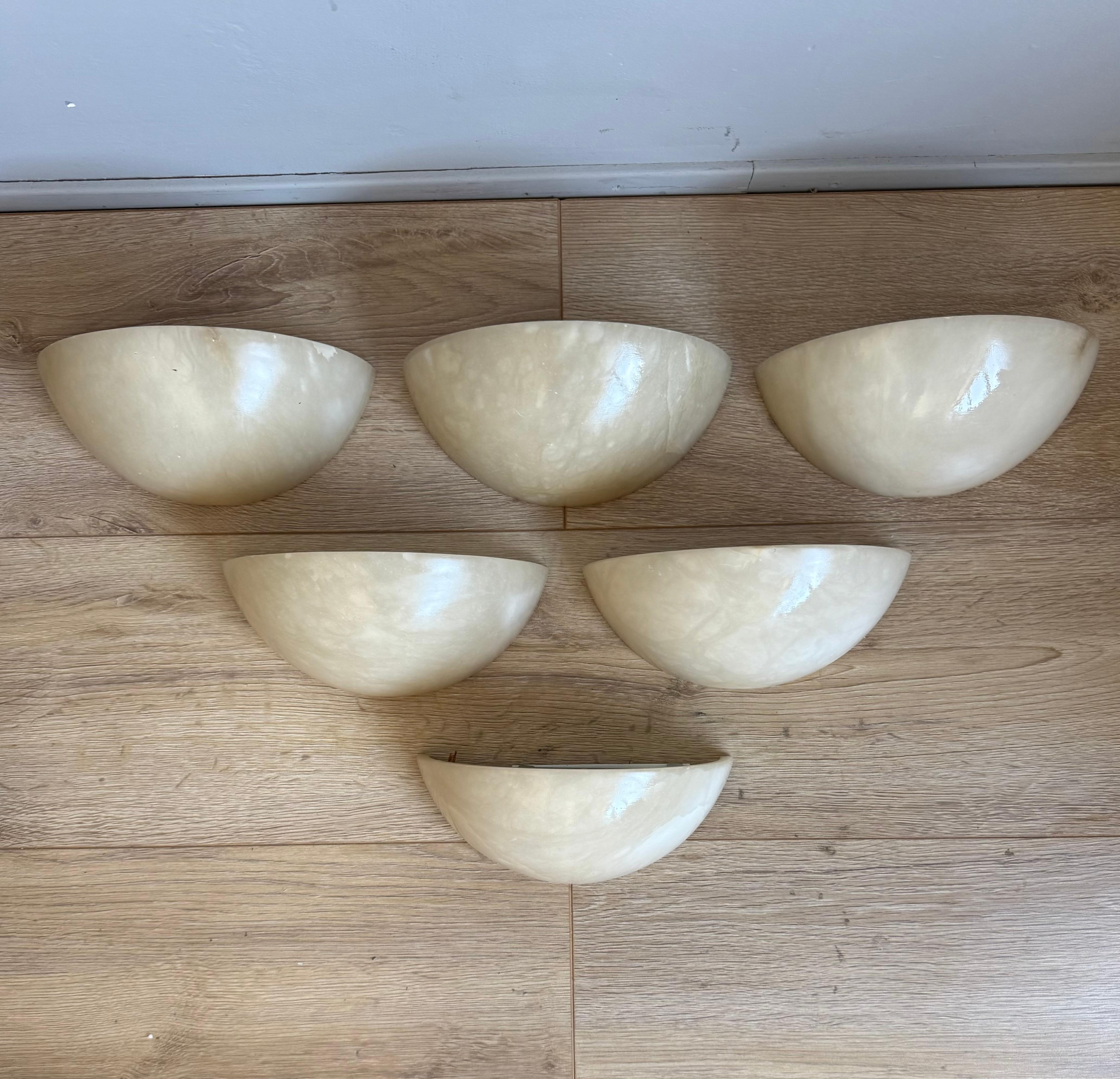 Juego de 6 Apliques de Pared de Alabastro de la Época de Mediados de Siglo, Estilo Art Decó, Gran Estado en venta 3