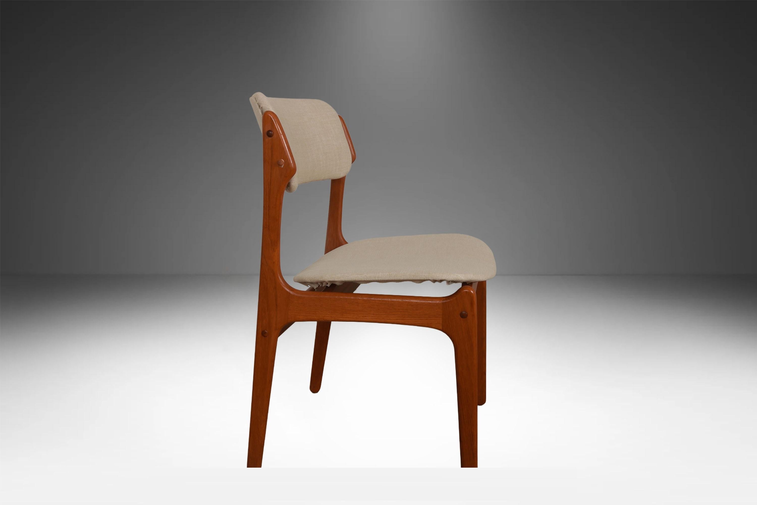 Set di 6 poltrone e sedie da pranzo in teak della metà del secolo scorso Erik Buch in vendita 4