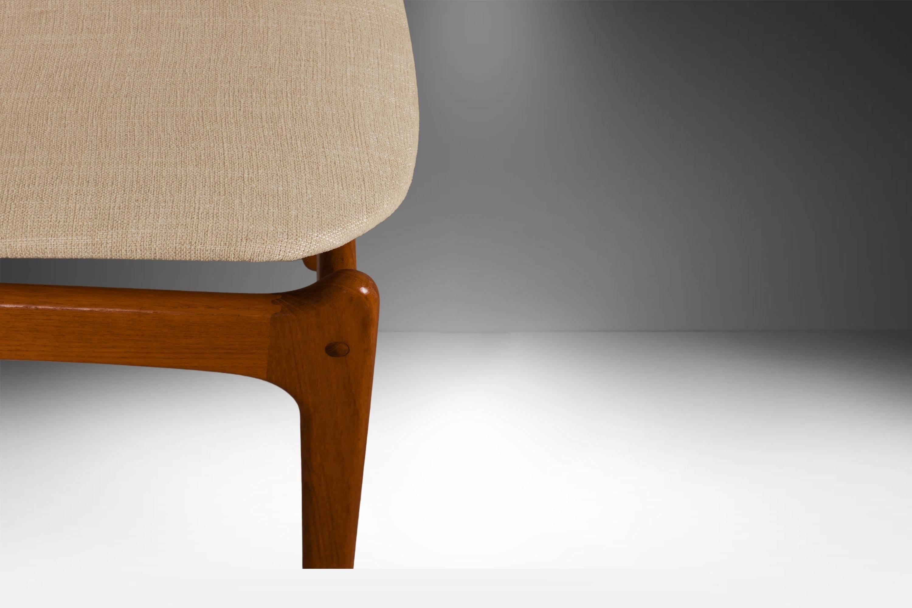 Set di 6 poltrone e sedie da pranzo in teak della metà del secolo scorso Erik Buch in vendita 5