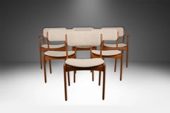 Juego de 6 sillas auxiliares y de brazos de teca de mediados de siglo de Erik Buch