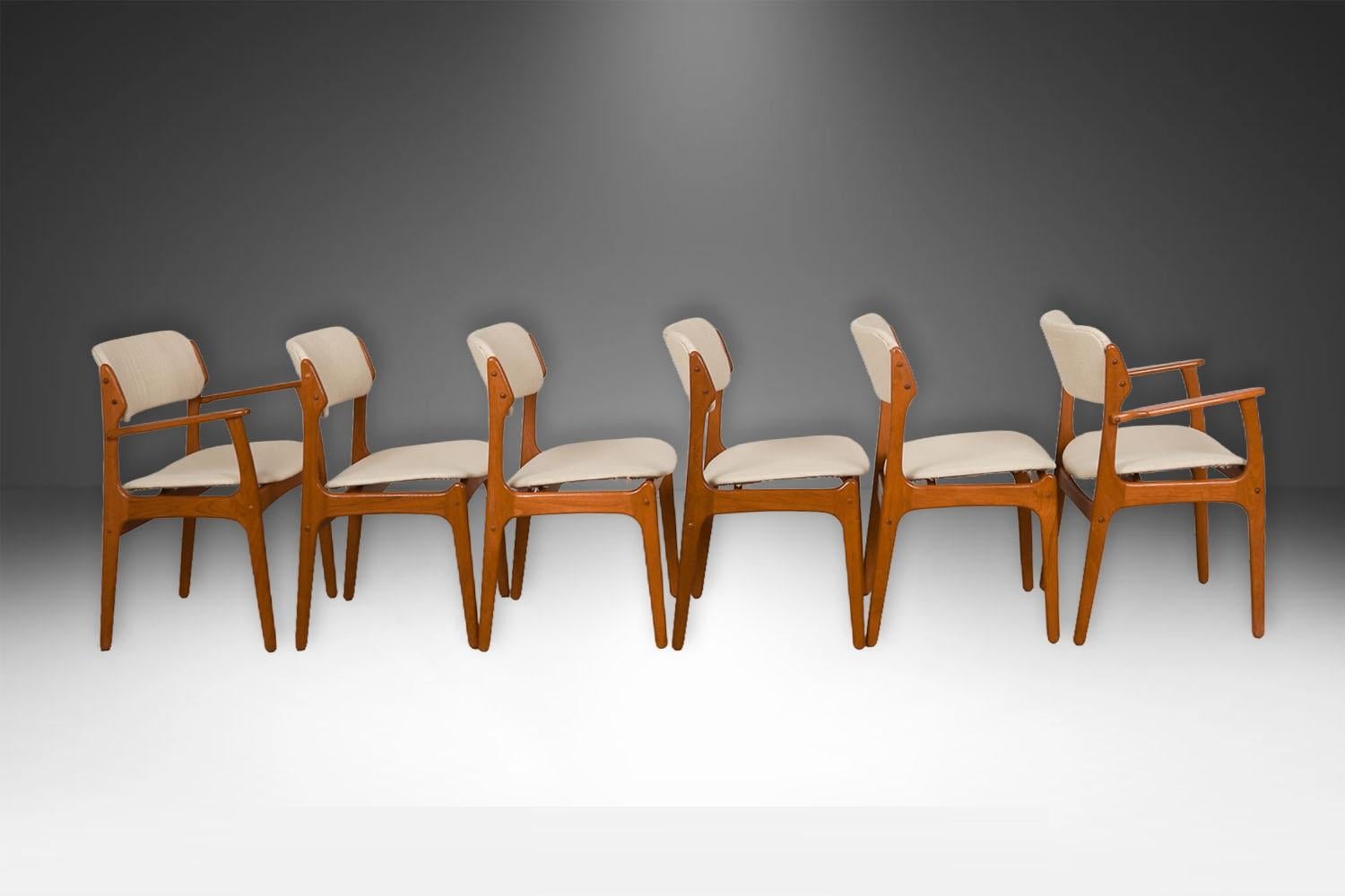 Danese Set di 6 poltrone e sedie da pranzo in teak della metà del secolo scorso Erik Buch in vendita