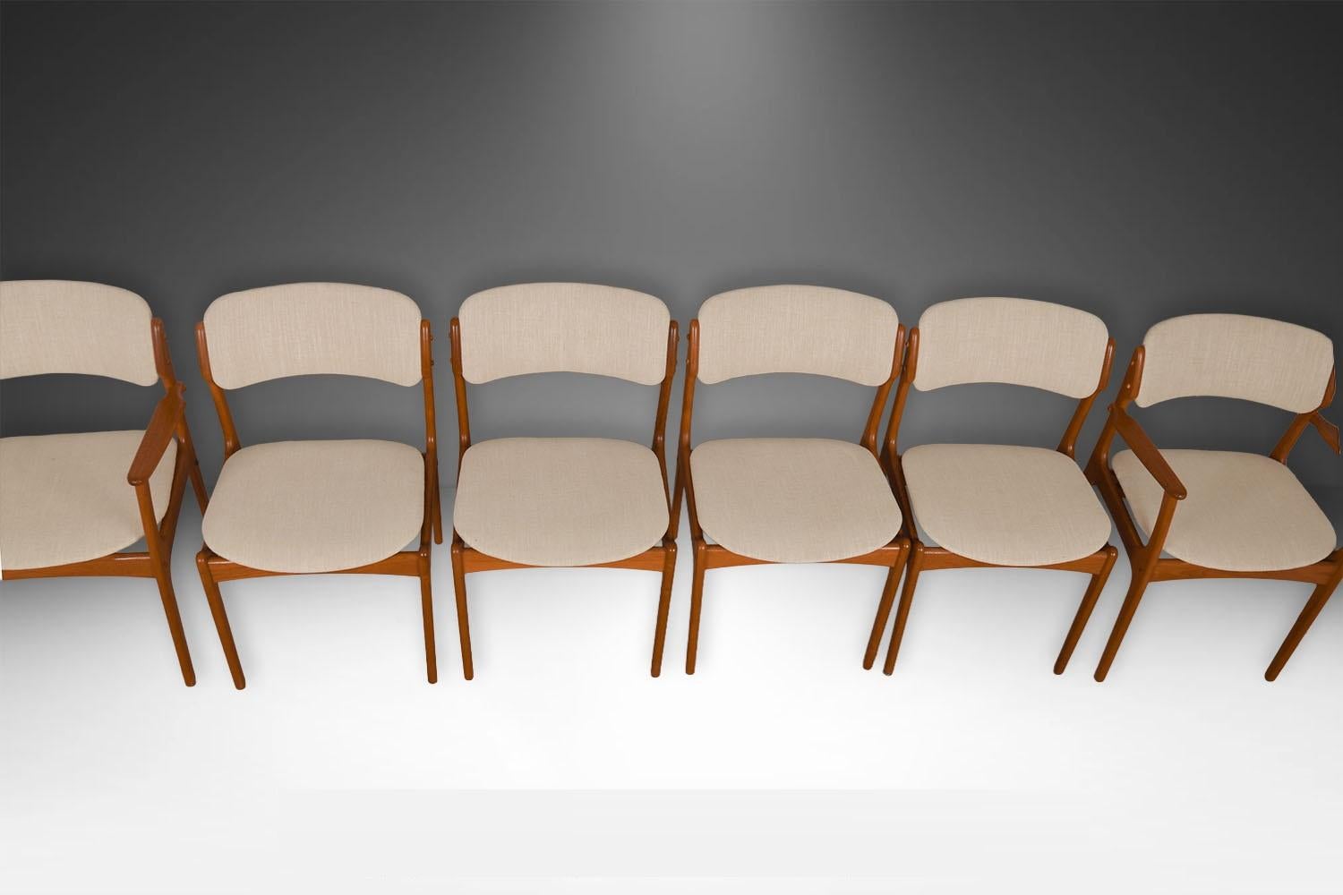 XX secolo Set di 6 poltrone e sedie da pranzo in teak della metà del secolo scorso Erik Buch in vendita