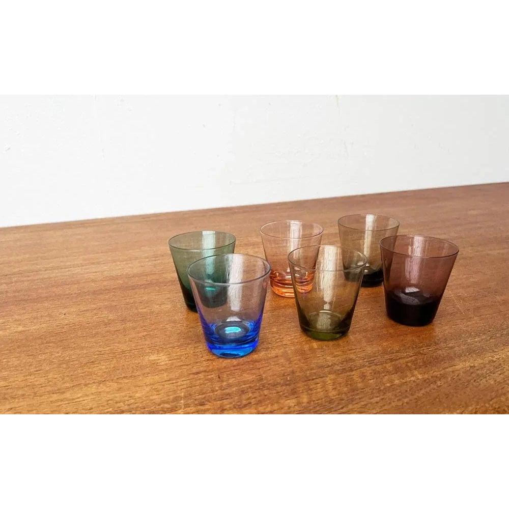 Satz von 6 deutschen farbenfrohen Schnapsgläsern aus der Jahrhundertmitte, 1960er Jahre (Glas) im Angebot