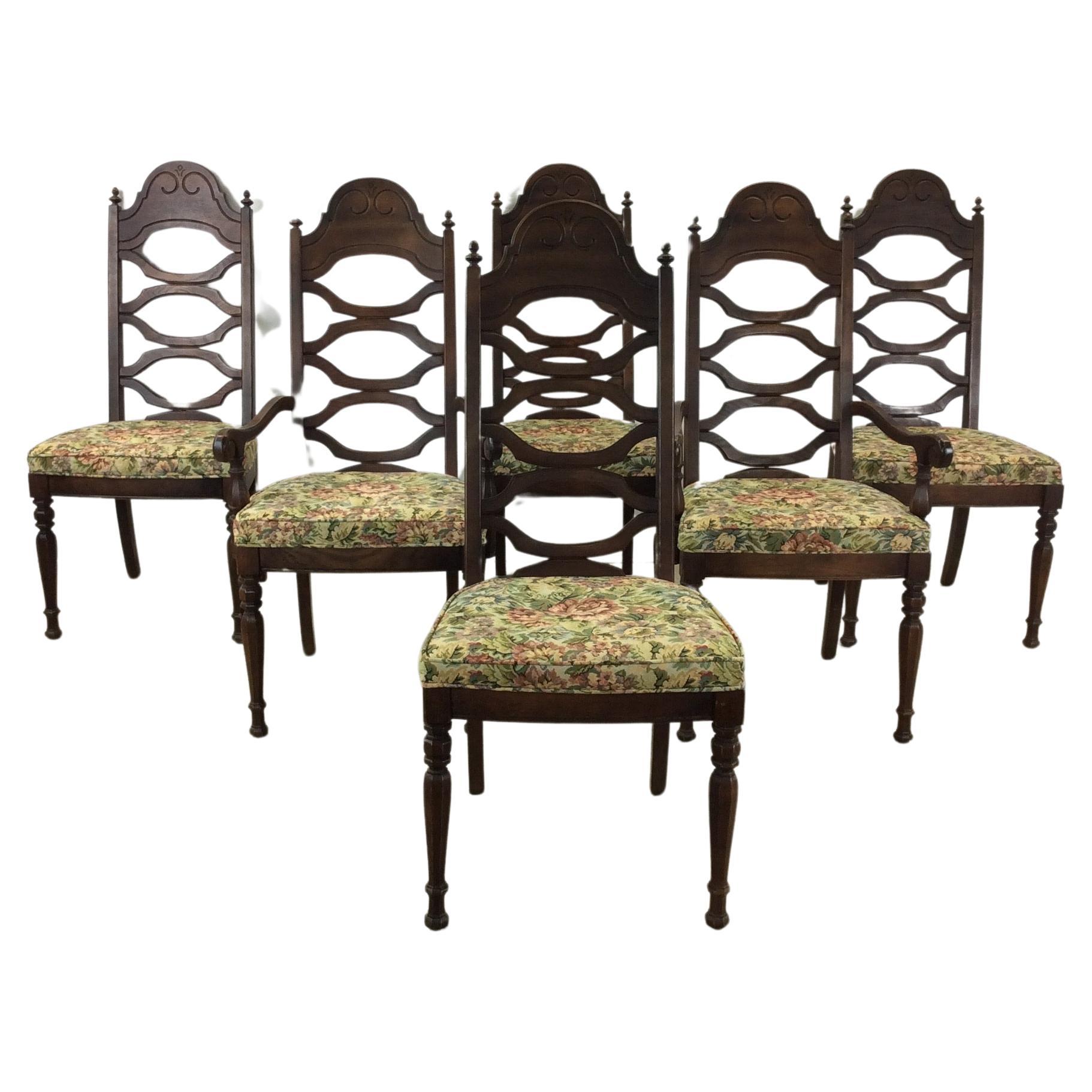 Ensemble de 6 chaises de salle à manger à dossier haut du milieu du siècle avec tapisserie d'époque  en vente