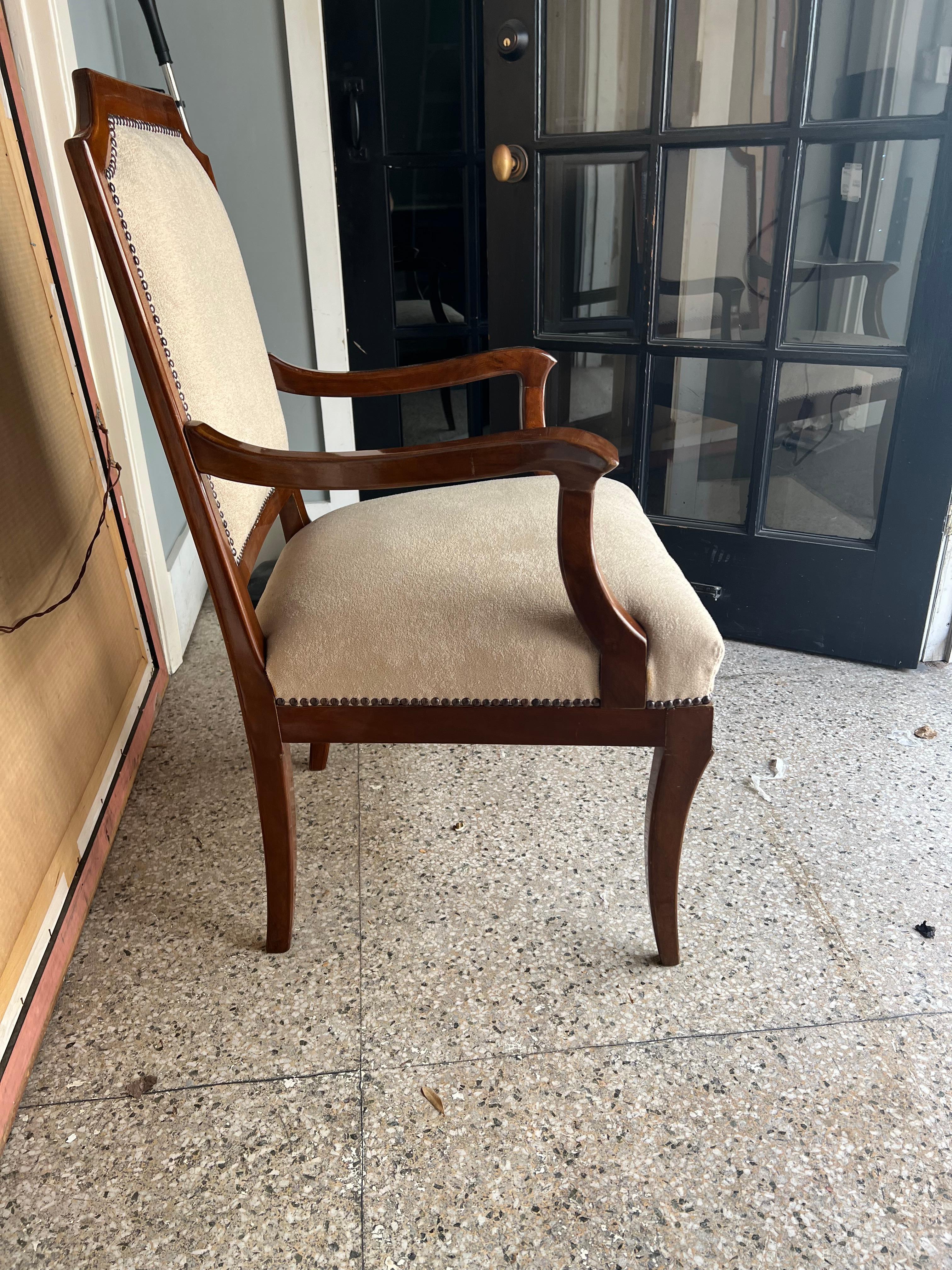 Set di 6 sedie da pranzo ungheresi del Medioevo in vendita 3