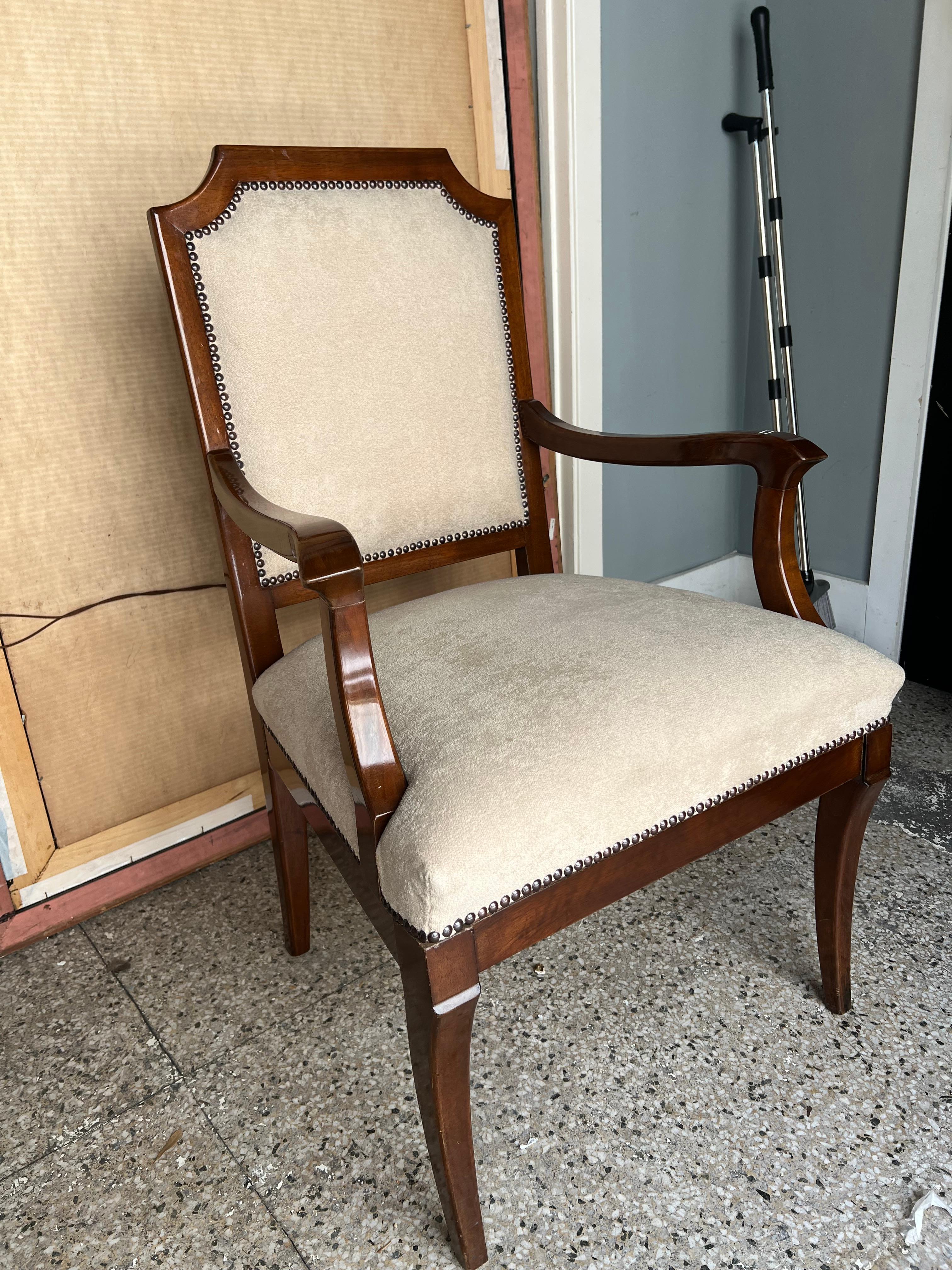 Mid-Century moderno Set di 6 sedie da pranzo ungheresi del Medioevo in vendita
