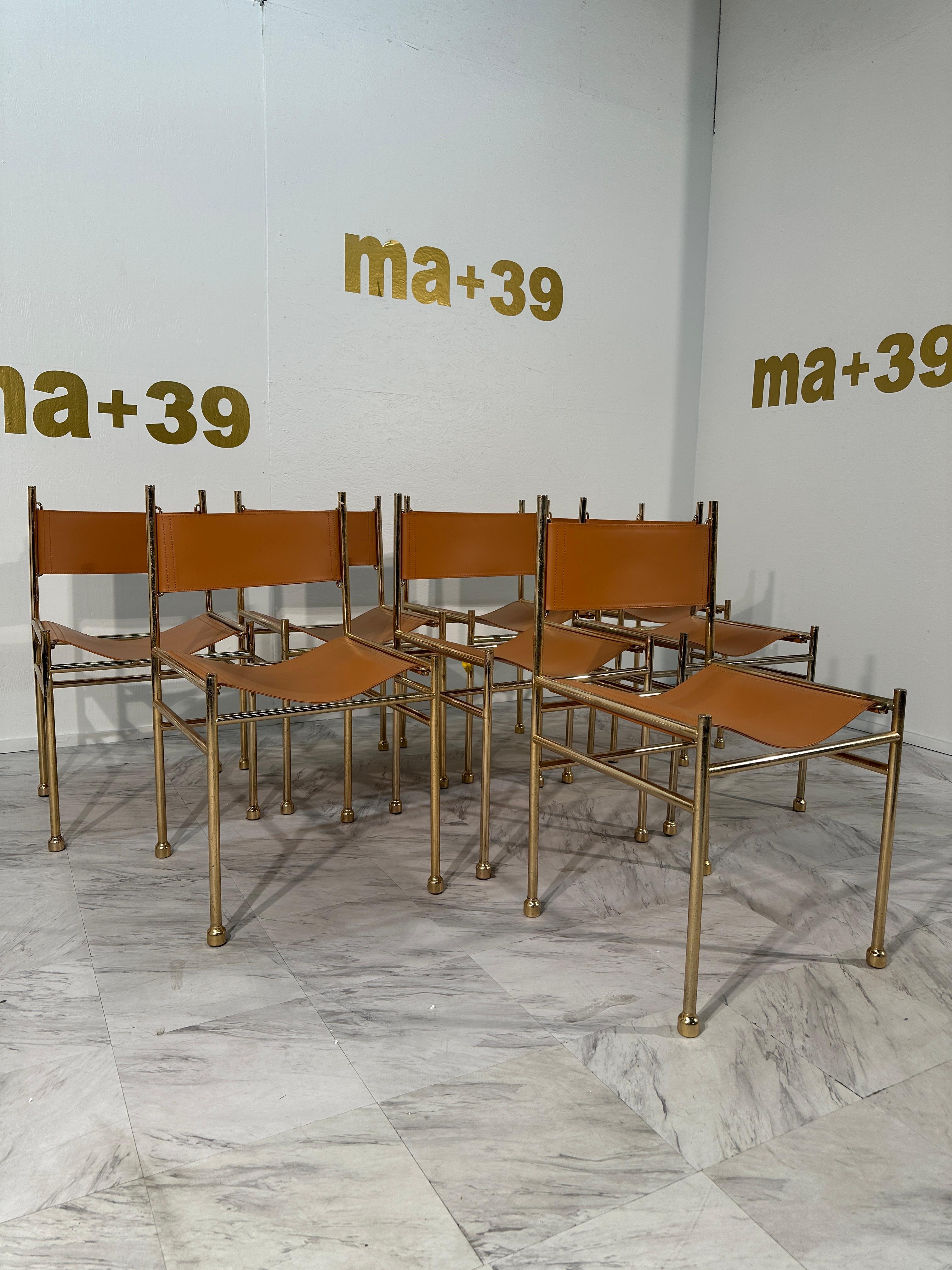 Satz von 6 italienischen Leder- und Messing-Esszimmerstühlen aus der Mitte des Jahrhunderts 1980er Jahre (Moderne der Mitte des Jahrhunderts) im Angebot