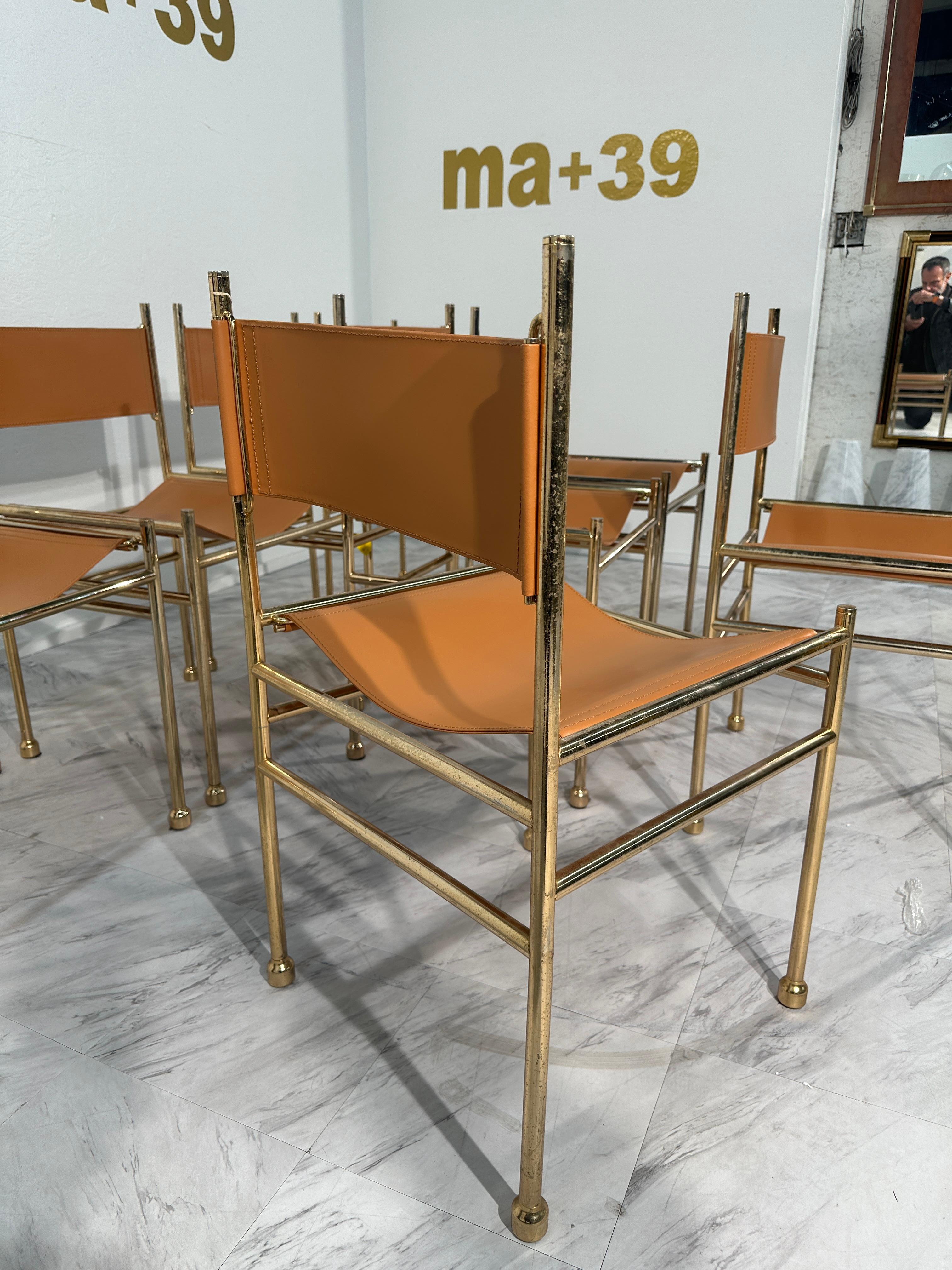 Fin du 20e siècle Ensemble de 6 chaises de salle à manger en cuir et laiton d'Italie du milieu du siècle 1980 en vente