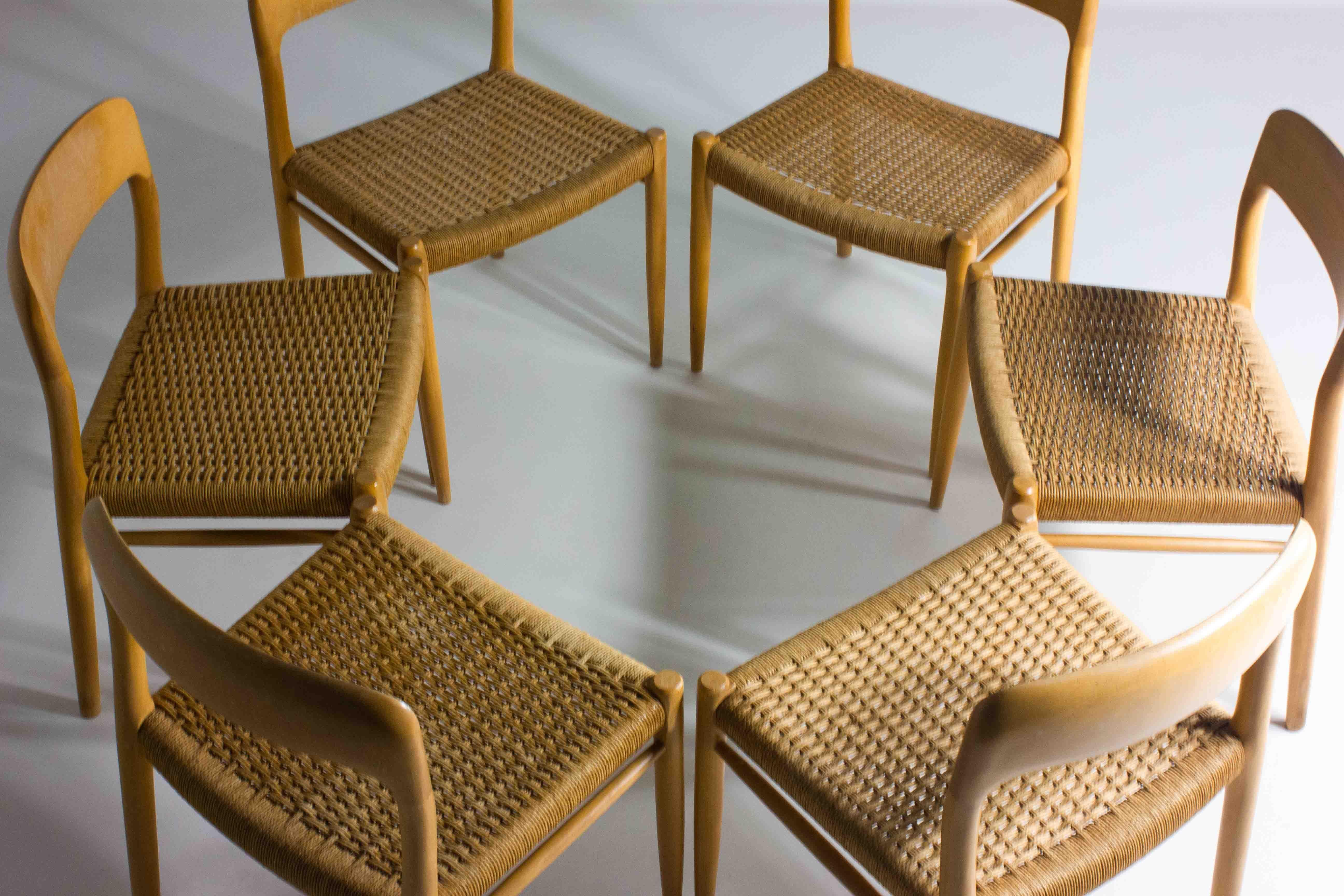 Set of 6 Mid-century J.L. Moller Model 75 Solid oak Dining Chairs, Denmark 1960s 3