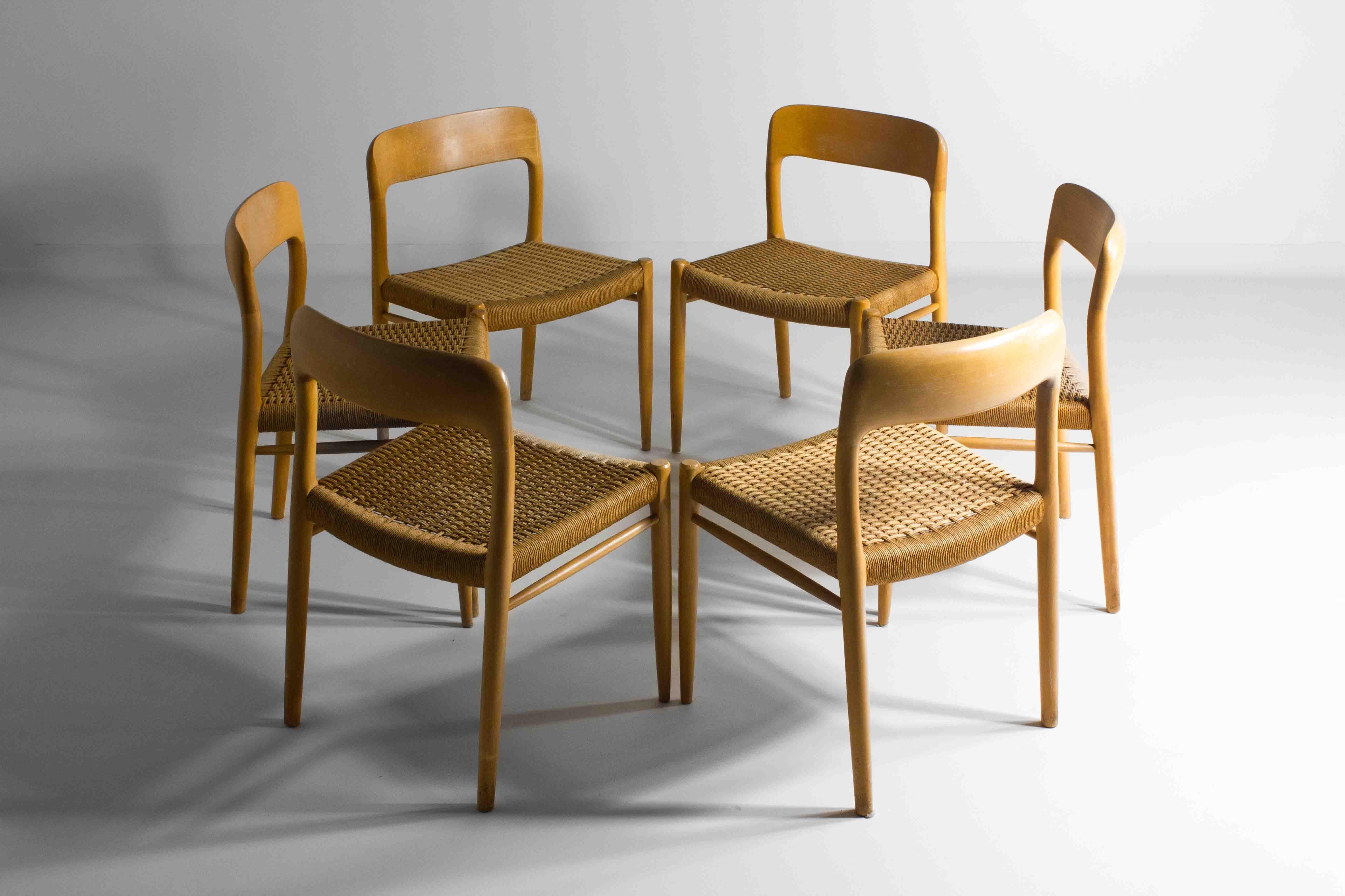 Set of 6 Mid-century J.L. Moller Model 75 Solid oak Dining Chairs, Denmark 1960s 2