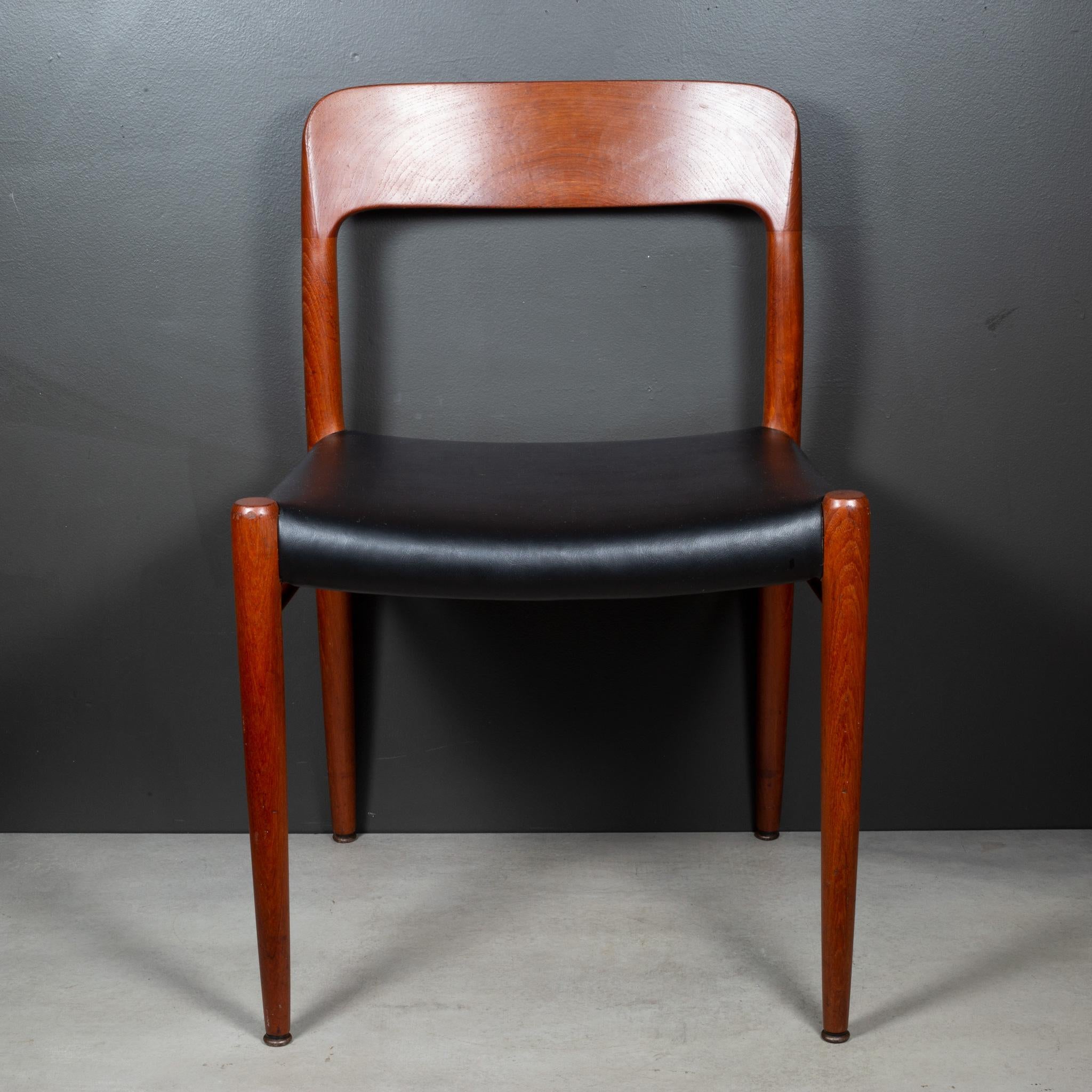 Set di 6 pezzi di J.L.A. di metà secolo. Sedie da pranzo in teak massiccio Moller Model #75 c.1960 in vendita 4