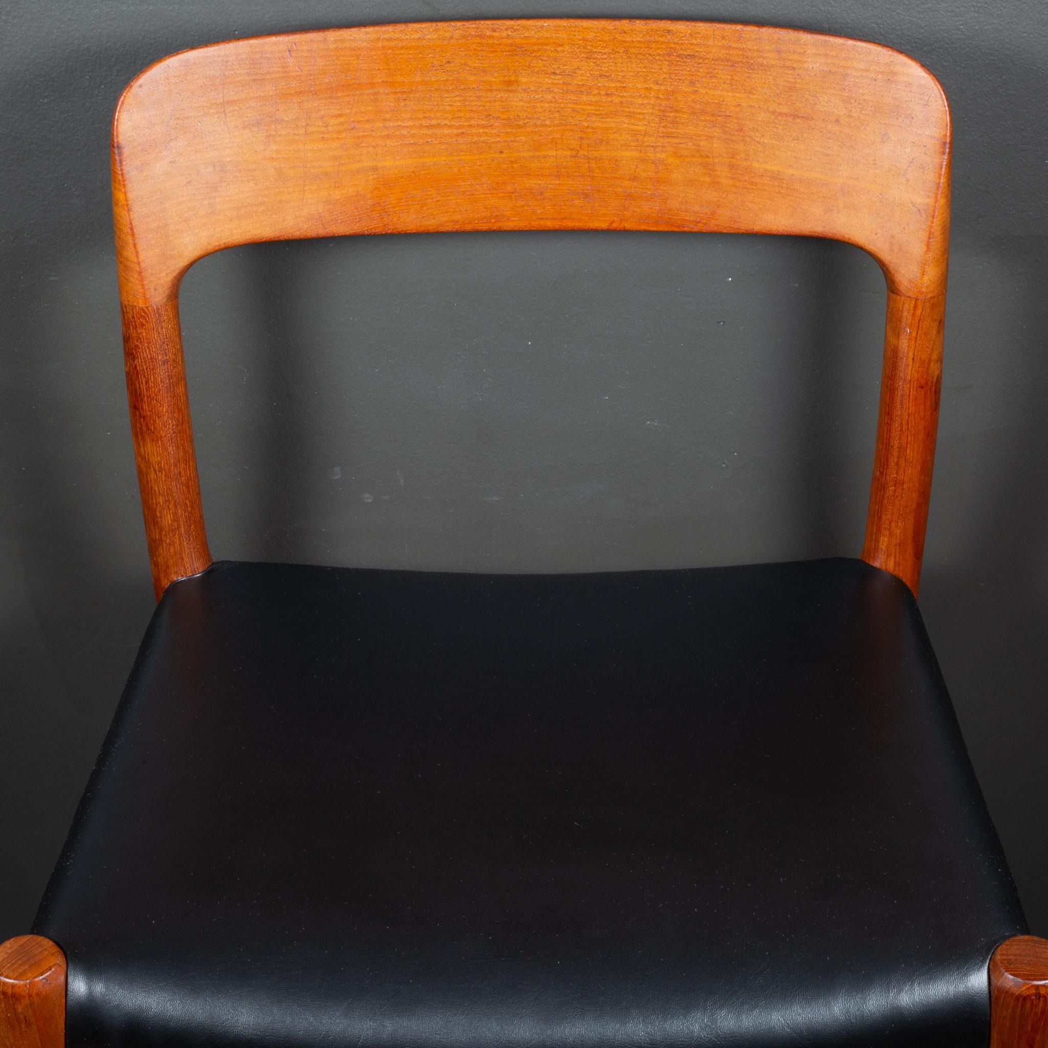 Set di 6 pezzi di J.L.A. di metà secolo. Sedie da pranzo in teak massiccio Moller Model #75 c.1960 in vendita 7
