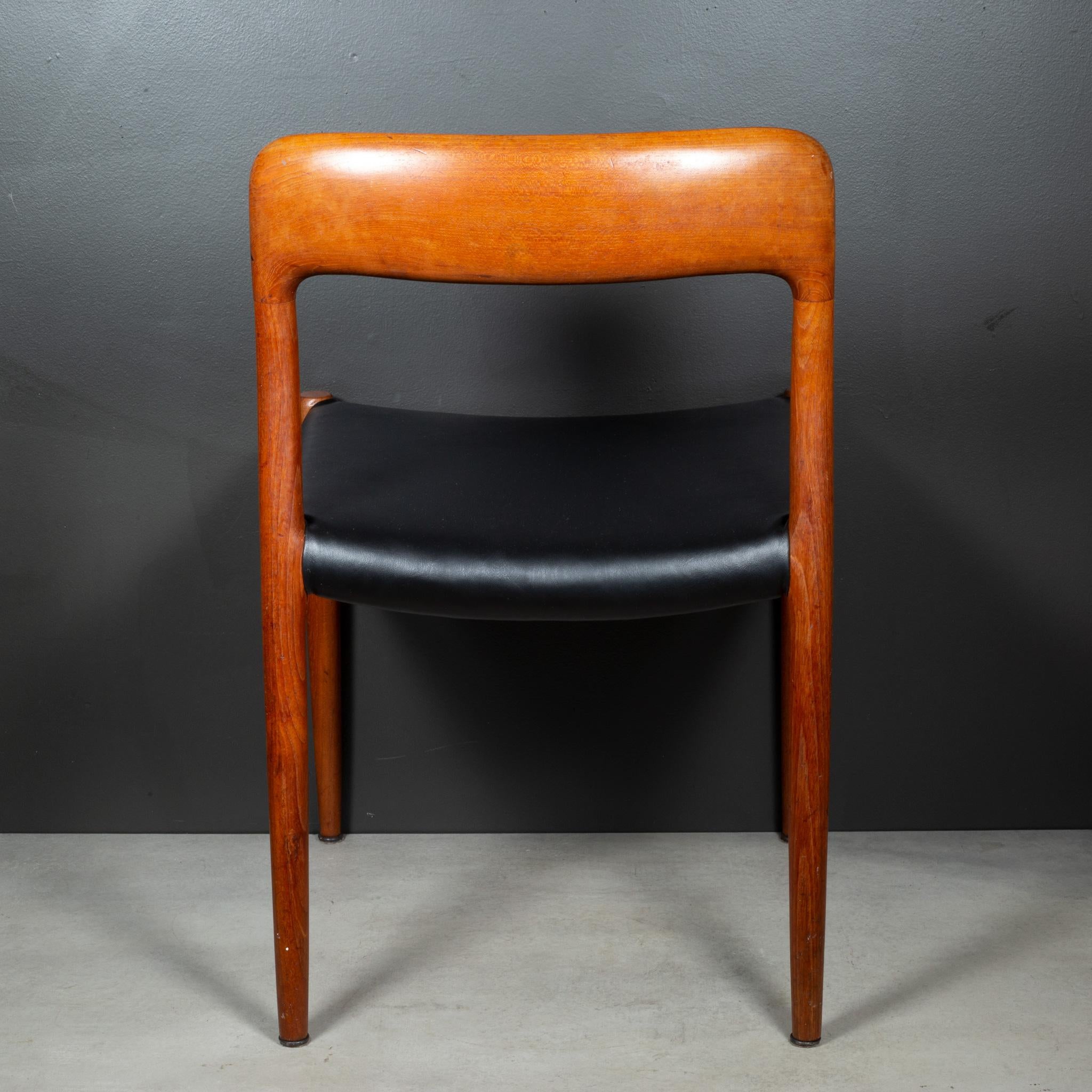 Set di 6 pezzi di J.L.A. di metà secolo. Sedie da pranzo in teak massiccio Moller Model #75 c.1960 In condizioni buone in vendita a San Francisco, CA