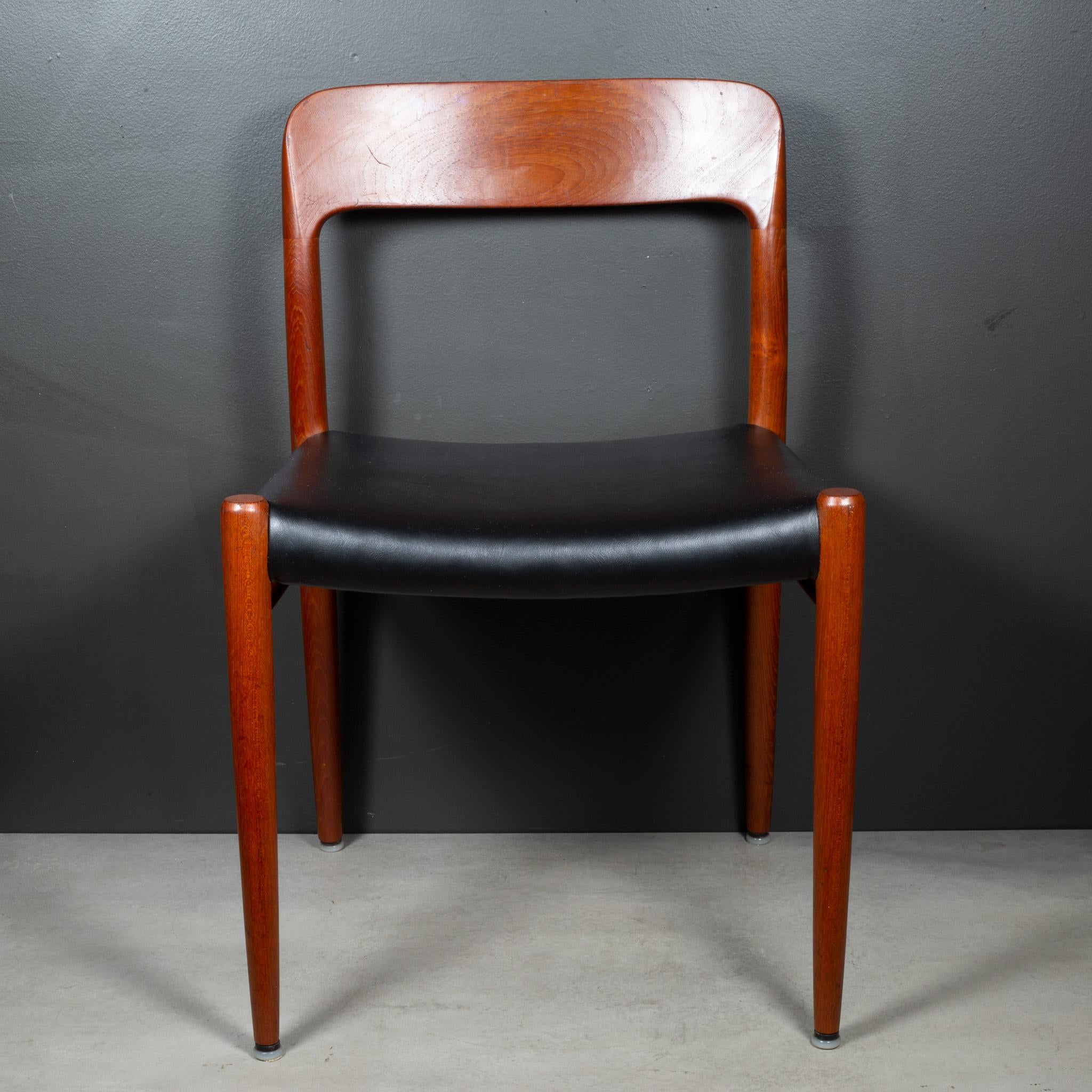 Set di 6 pezzi di J.L.A. di metà secolo. Sedie da pranzo in teak massiccio Moller Model #75 c.1960 in vendita 1