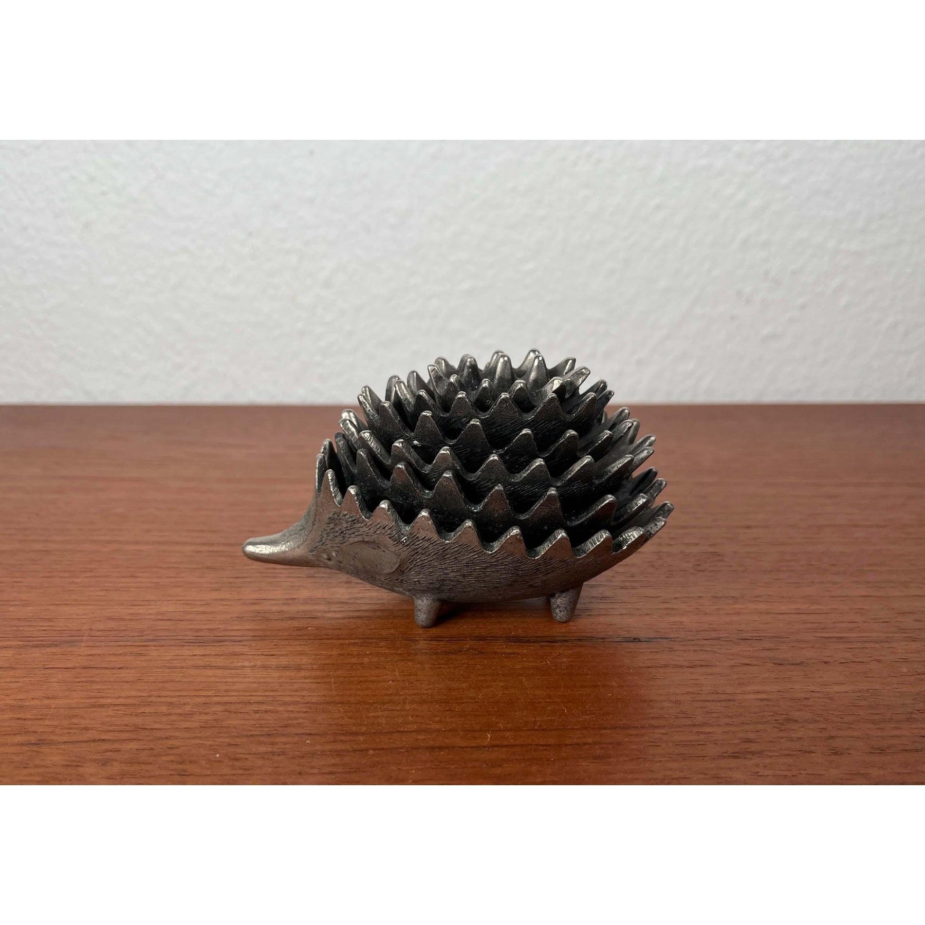 Set of 6 Mid-Century Metal Hedgehog Stacking Ashtray from the Ussr, 1960s In Good Condition For Sale In Hamburg, DE