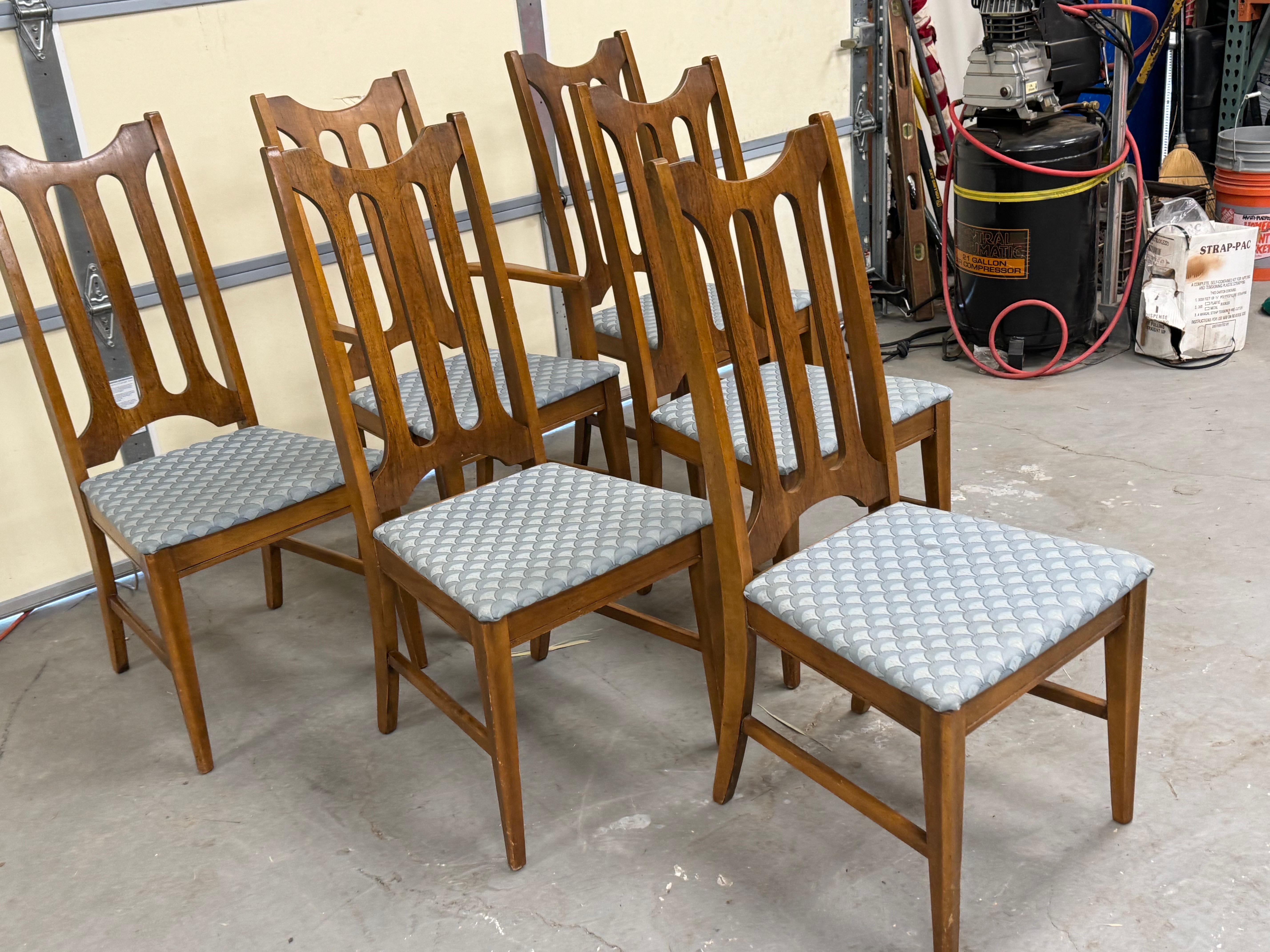 Set of 6 Mid-Century Modern Bassett Prestige Walnut Dining Chairs

Offered is a vintage mid-century modern chair set by Bassett 'Prestige