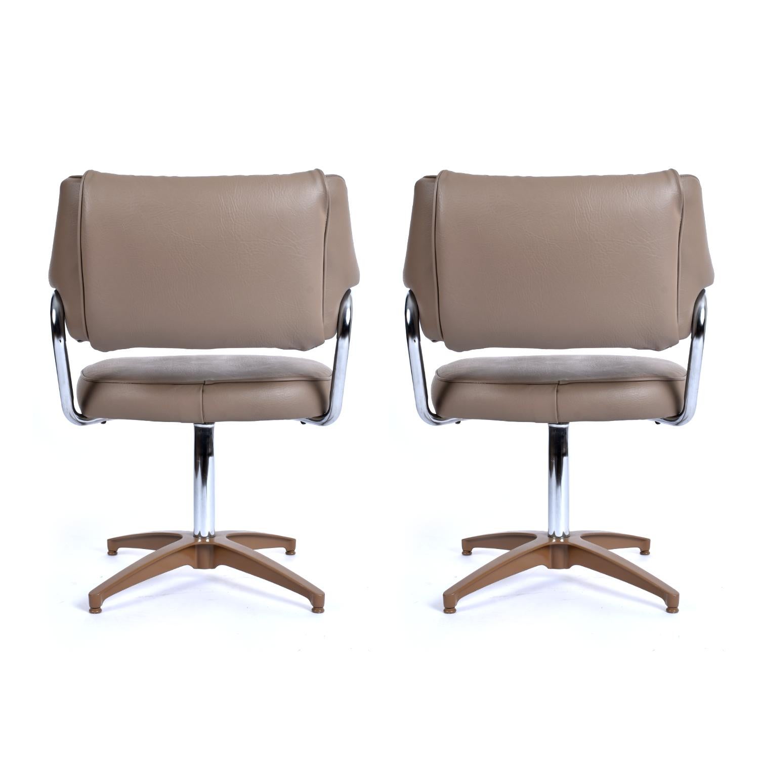 Late 20th Century Set of 6 Mid-Century Modern Beige and Chrome Swivel Task Chairs