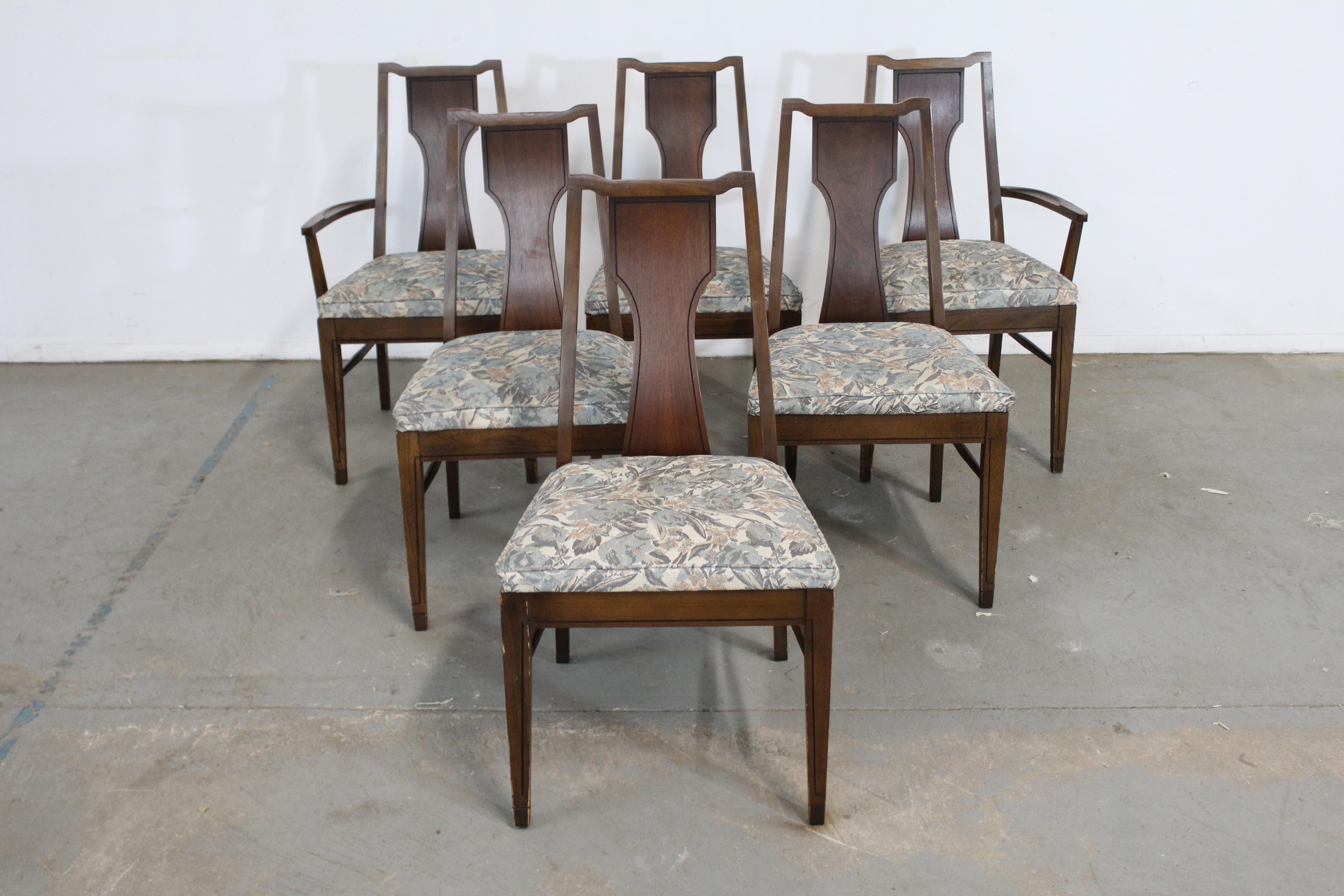 Set of 6 Mid-Century Modern Broyhill dining chairs.

Offered is a vintage Mid-Century Modern chair set by Broyhill 'Emphasis'. The set consists of 2 arm chairs and 4 sides. They are made of walnut with upholstered seats. The seat pans come off