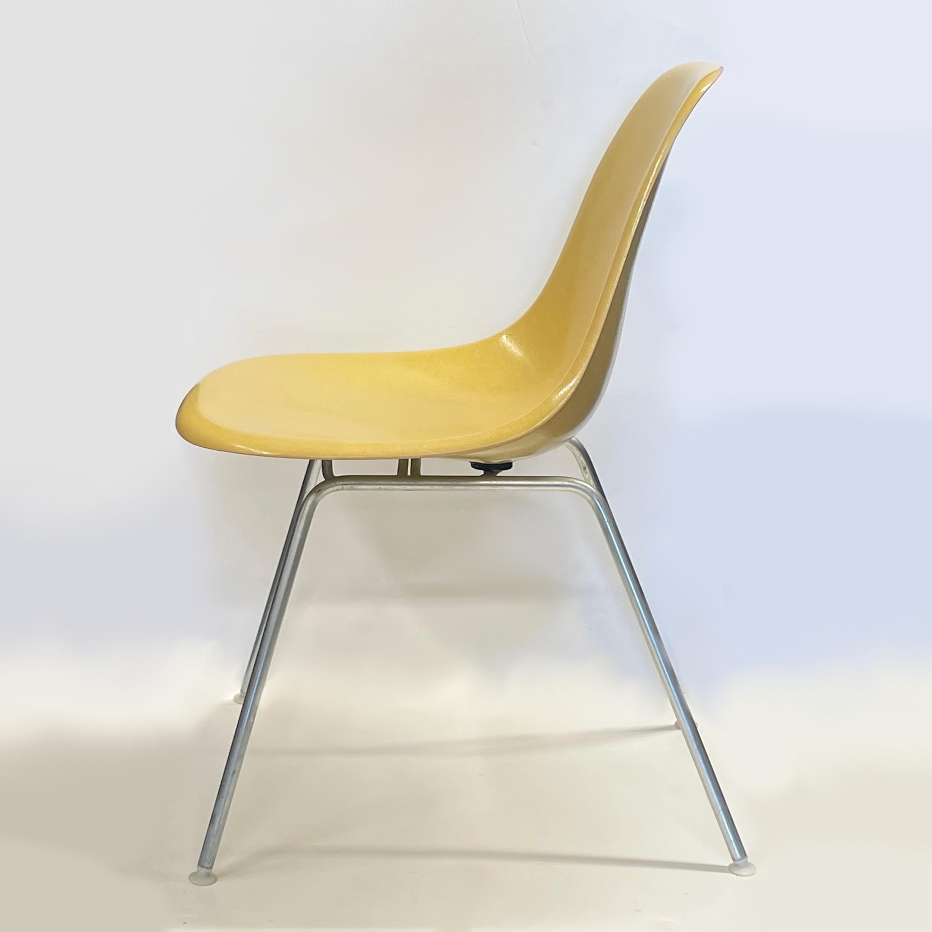 Mid-Century Modern Set of 6 Mid Century Modern Butterscotch Yellow 