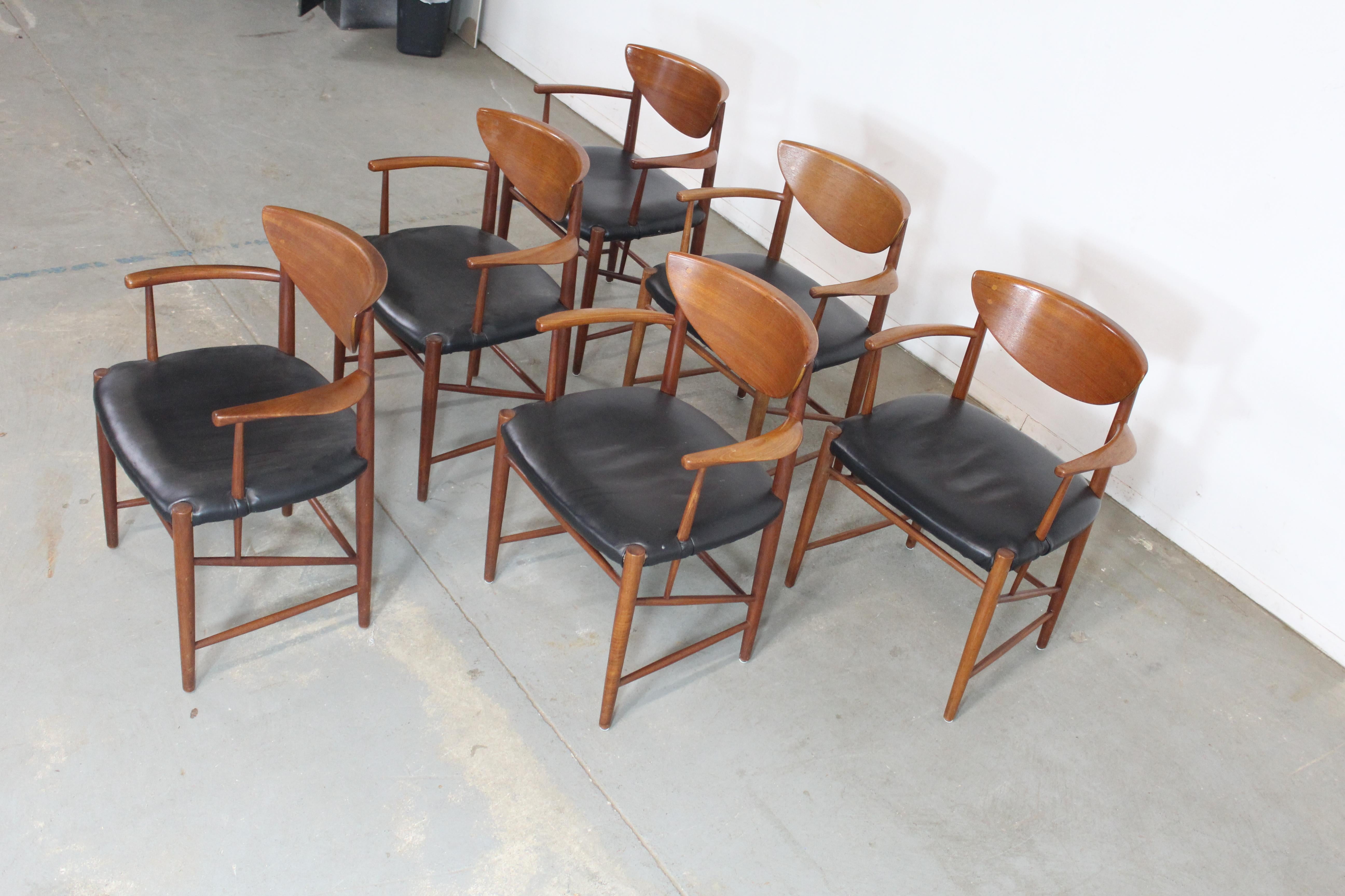 Lot de 6 chaises de salle à manger en teck Peter Hvidt, de style moderne du milieu du siècle. en vente 6