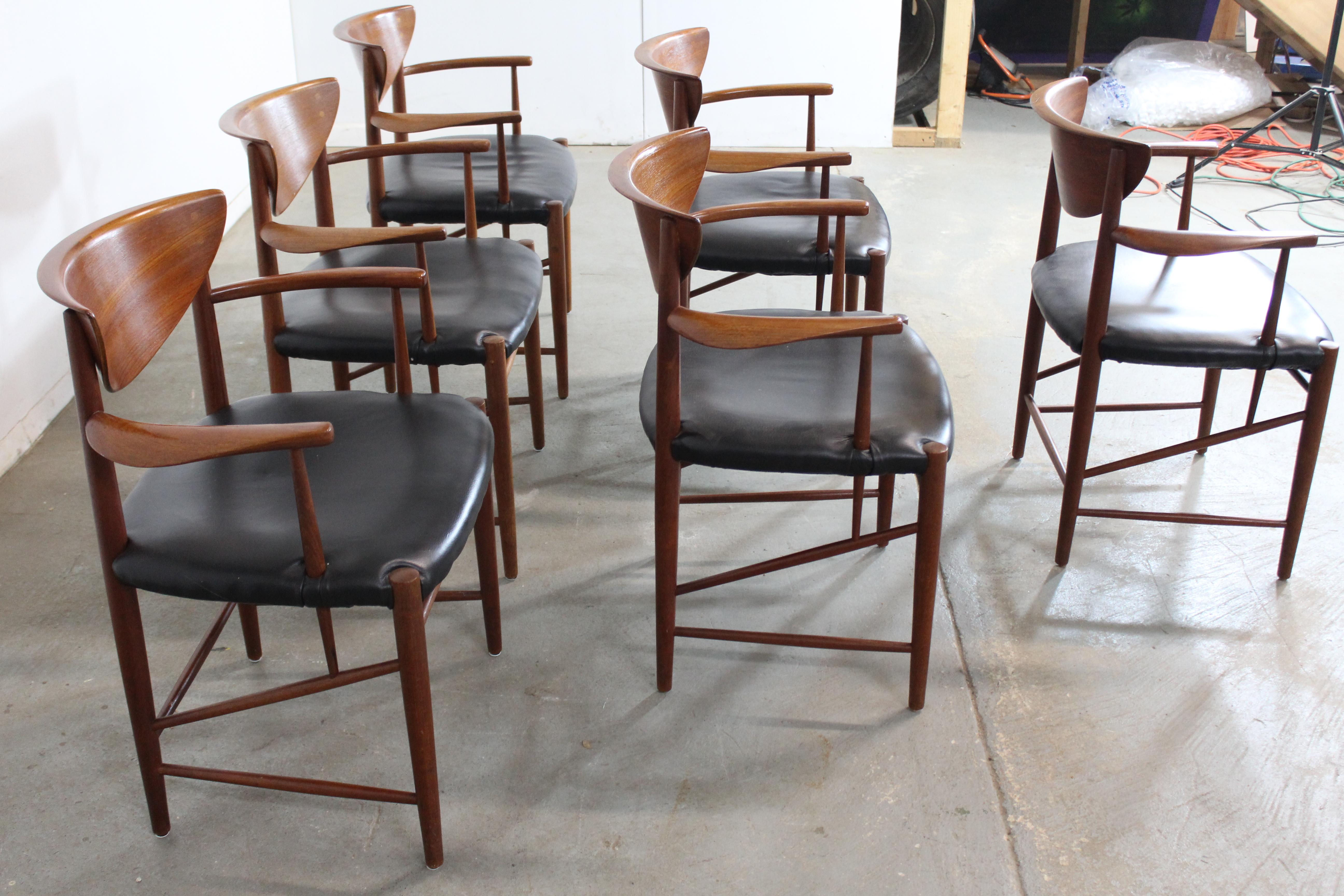 Scandinave moderne Lot de 6 chaises de salle à manger en teck Peter Hvidt, de style moderne du milieu du siècle. en vente