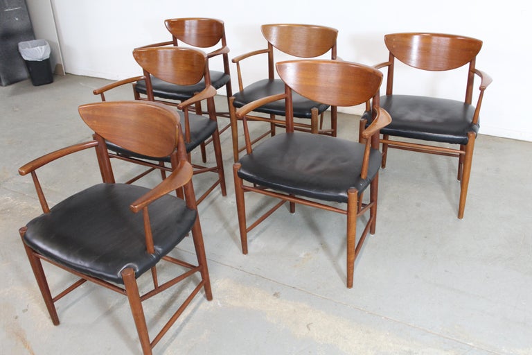 20th Century Set of 6 Mid-Century Modern Danish Modern Peter Hvidt Teak Dining Chairs For Sale