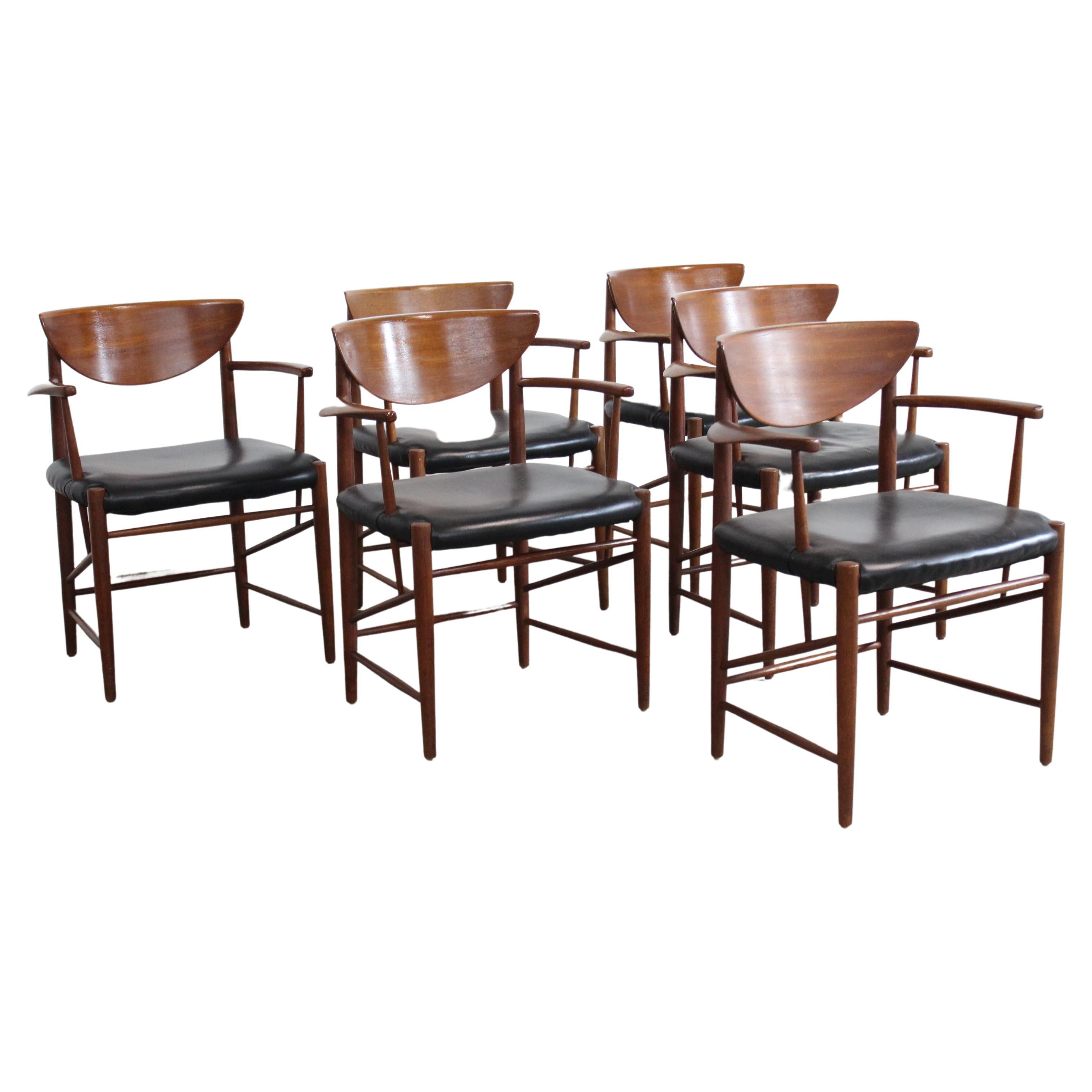 Lot de 6 chaises de salle à manger en teck Peter Hvidt, de style moderne du milieu du siècle.