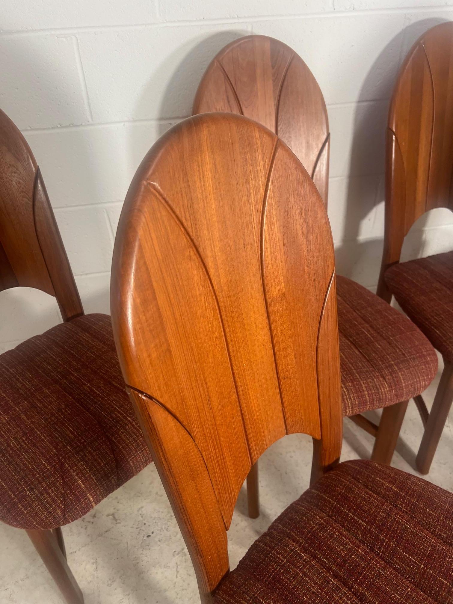 Set of 6 mid century modern Danish teak dining chairs by D-Scan.

Very good vintage condition. Some minor marks on the frames. One chair with puppy chew marks at the bottom. Two chairs have had additional screws put in underneath the seat by a