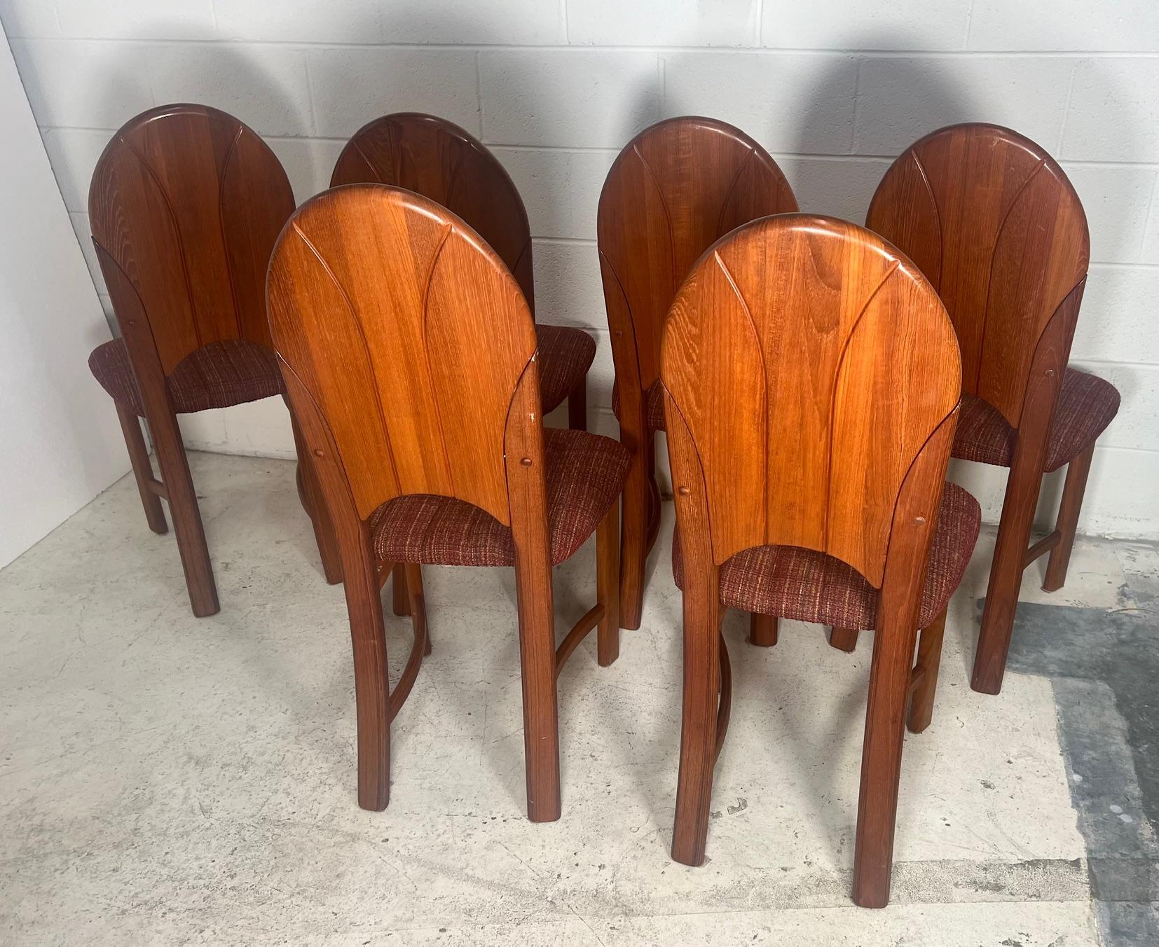 Set Of 6 Mid Century Modern Danish Teak Dining Chairs By D-Scan (Ensemble de 6 chaises de salle à manger danoises en teck de style moderne du milieu du siècle dernier) Bon état - En vente à Atlanta, GA