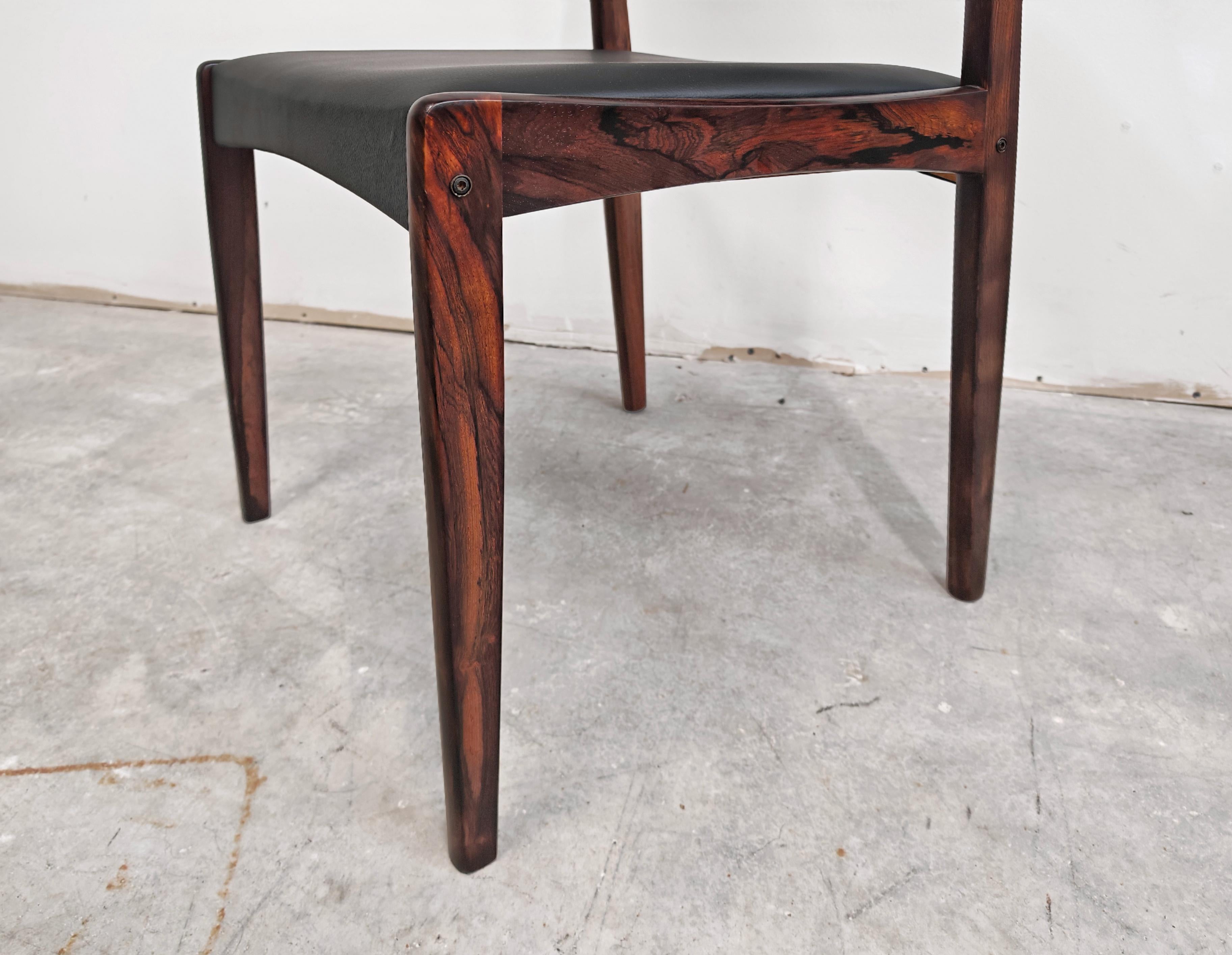Juego de 6 sillas de comedor Mid Century Modern en palisandro y cuero by Bramin mediados del siglo XX en venta