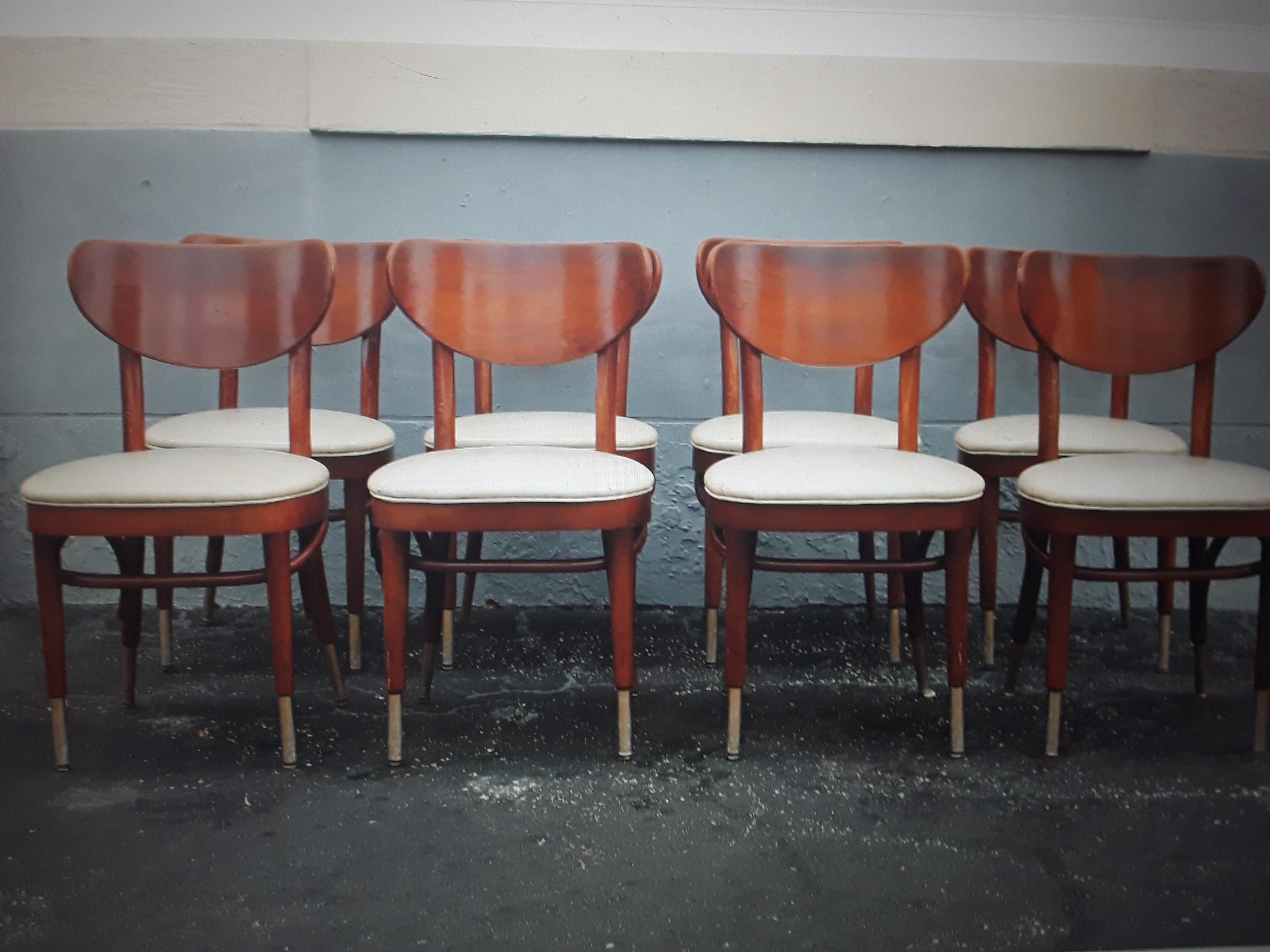 Ensemble de 6 chaises de salle à manger de style futuriste et moderne du milieu du siècle. Bois courbé et capuchons de sabot sur les pieds. Très belle série !
