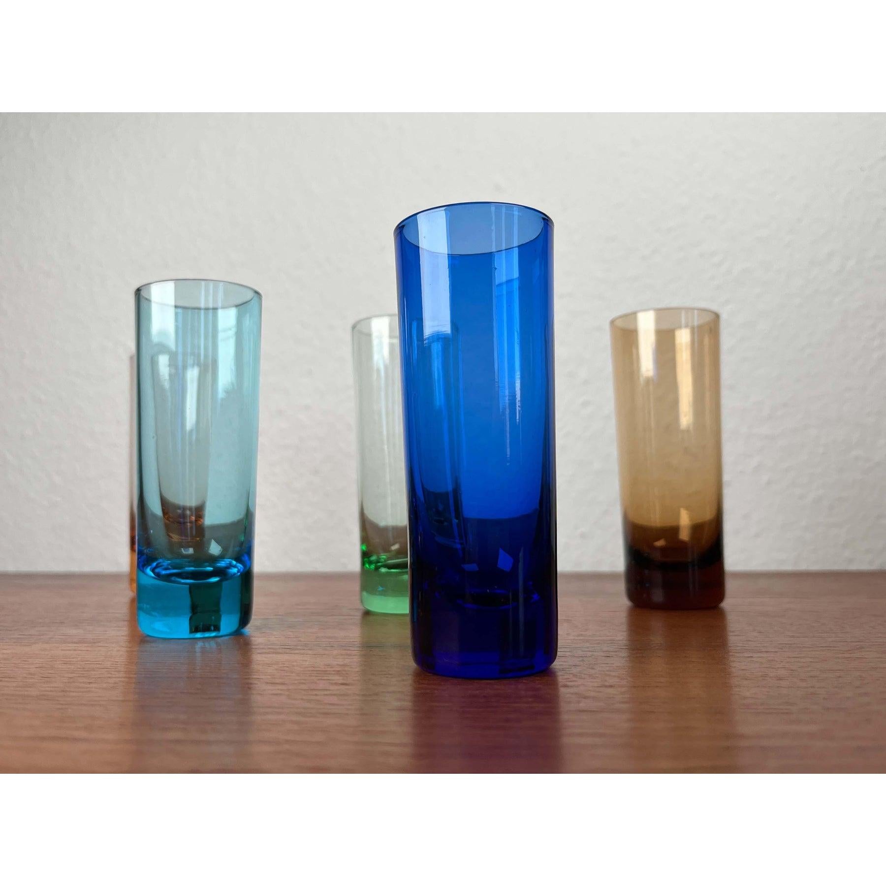 Ensemble de 6 verres à liqueur colorés allemands modernes du milieu du siècle dernier, années 1960 en vente 8