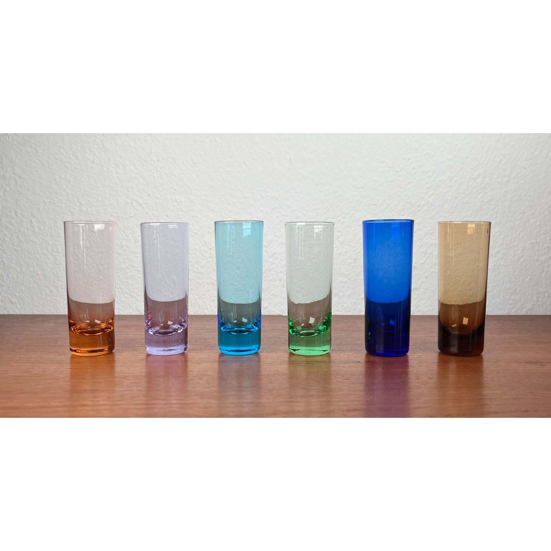 Ensemble de 6 verres à liqueur colorés allemands modernes du milieu du siècle dernier, années 1960 en vente 11