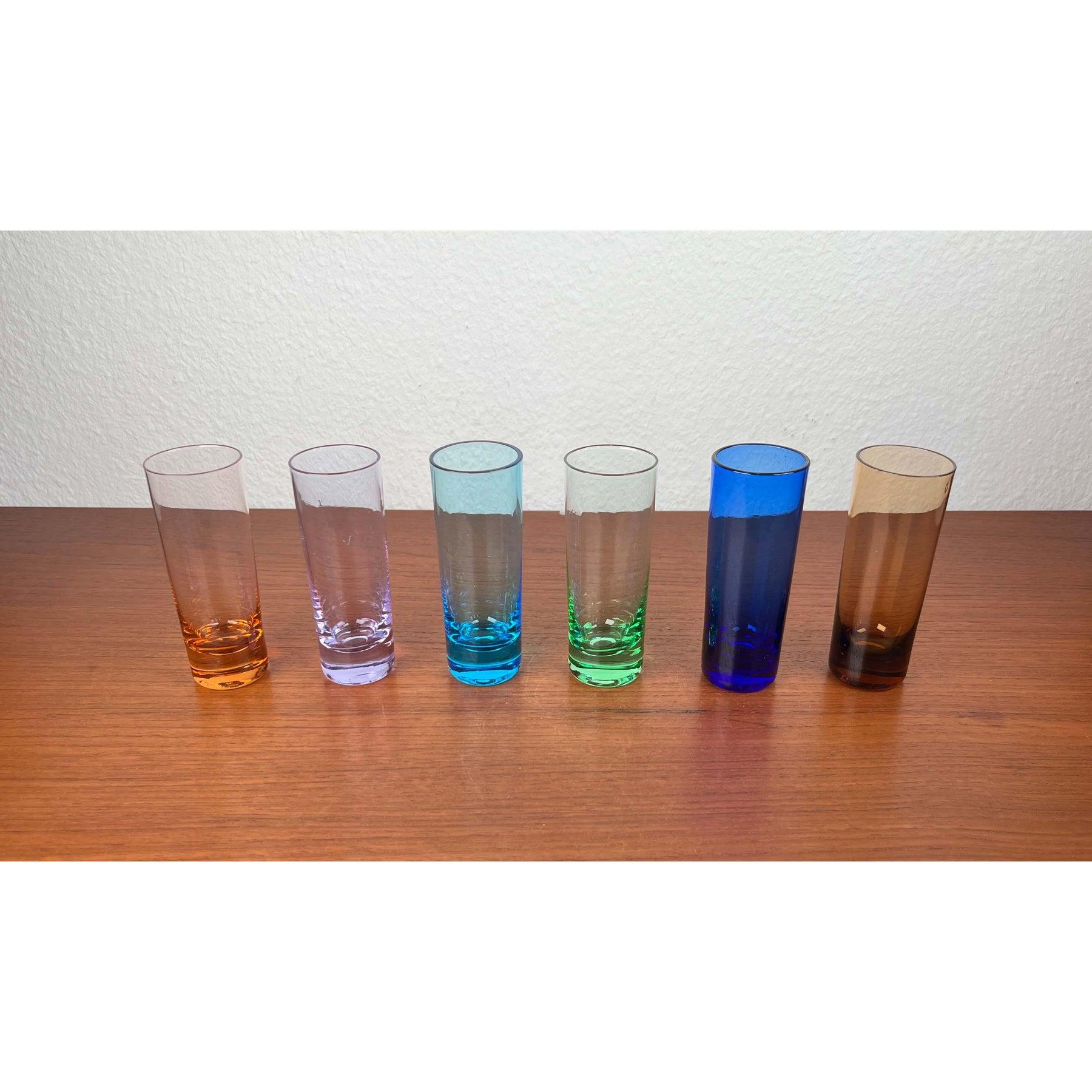 Verres à liqueur colorés allemands du milieu du siècle dernier, années 1960, lot de 6, en très bon état. Conçue de 1960 à 1969

Informations complémentaires :
Matériaux : Verre
Couleur : Bleu
Période : 1960s
Pays d'origine : Allemagne
Type d'article