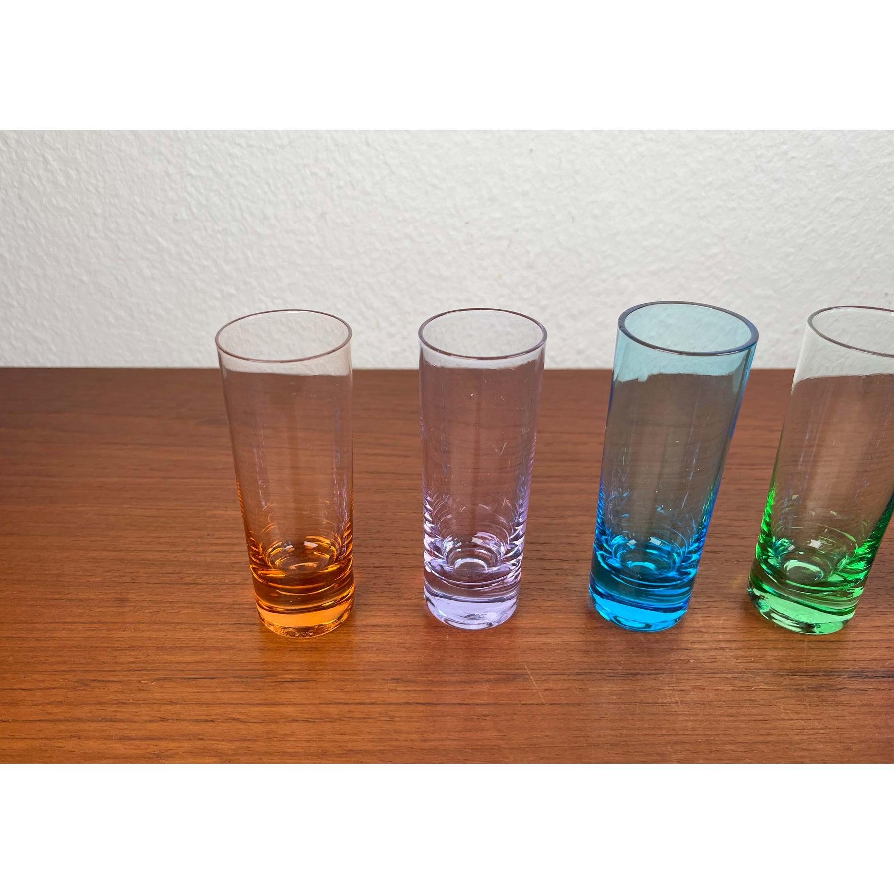 Verre Ensemble de 6 verres à liqueur colorés allemands modernes du milieu du siècle dernier, années 1960 en vente