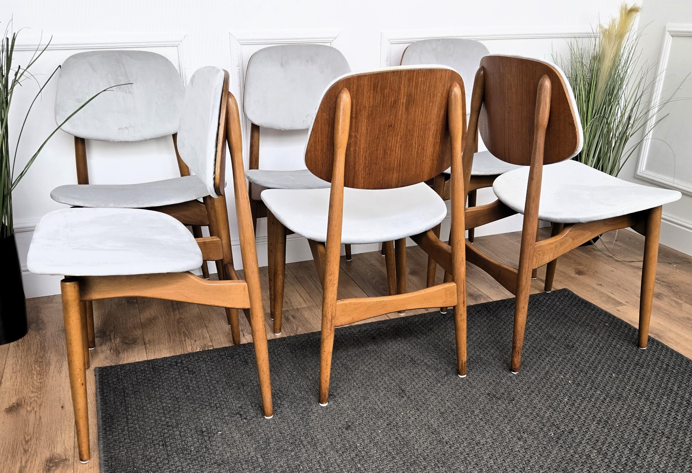 XX secolo Set di 6 sedie da pranzo italiane in legno di noce, moderne e di metà secolo, appena imbottite in vendita
